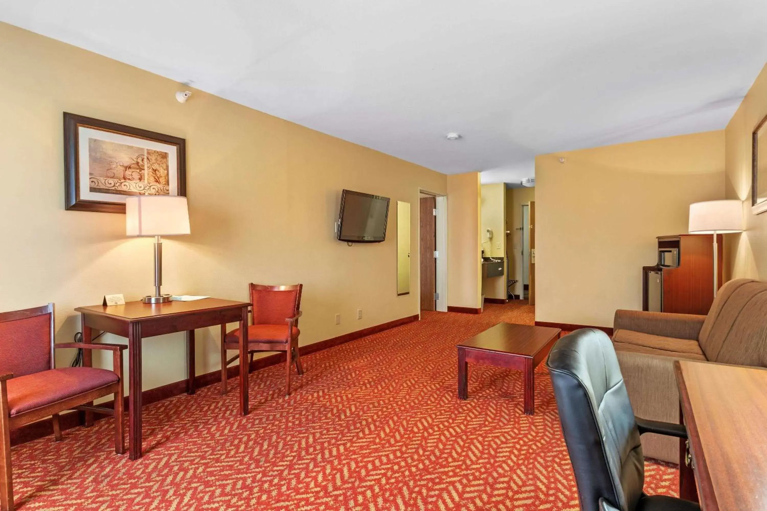 Bedroom, Seating Area in Best Western Clearlake Plaza