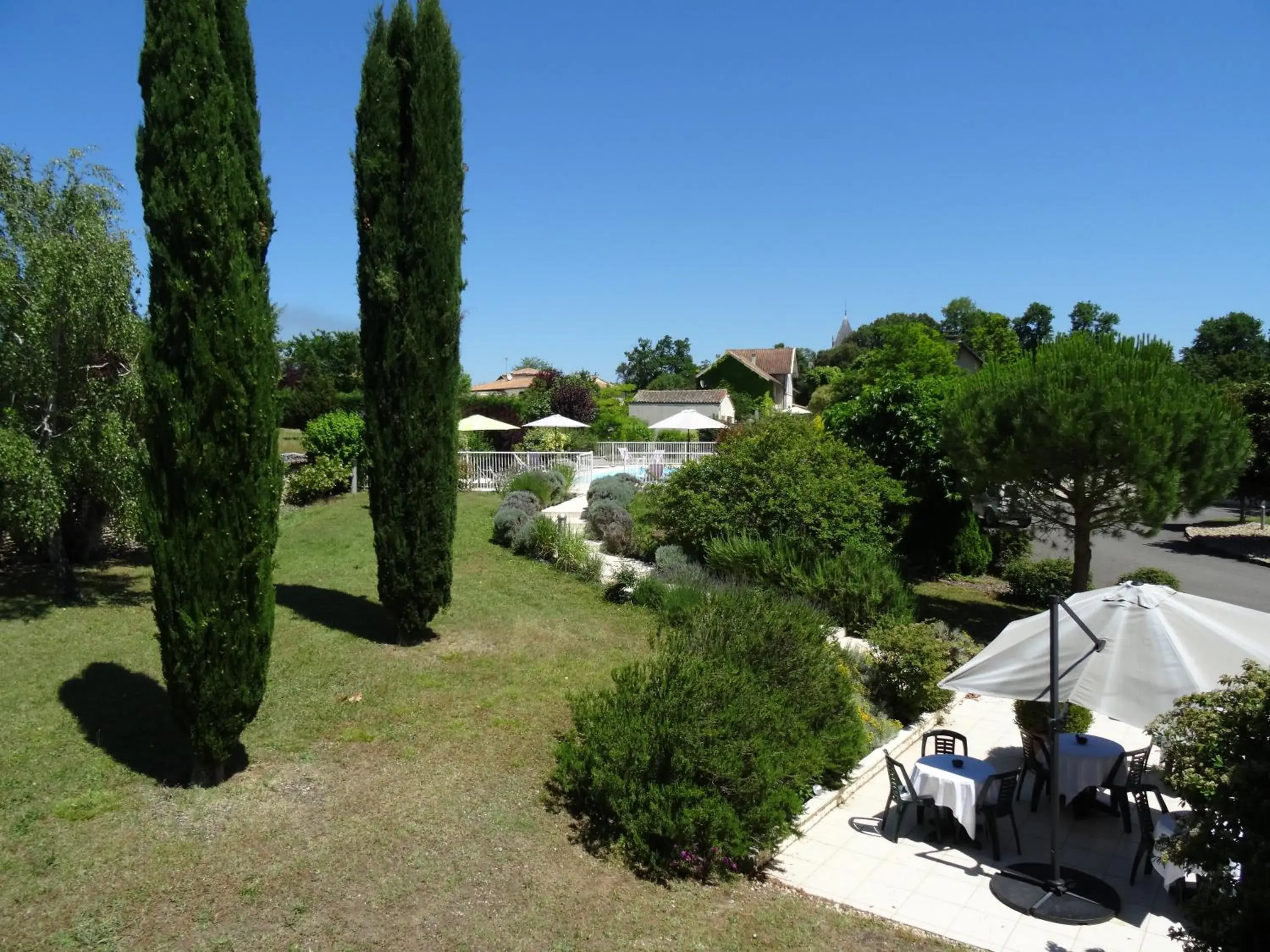 Garden in Domaine de l'Echassier, The Originals Relais