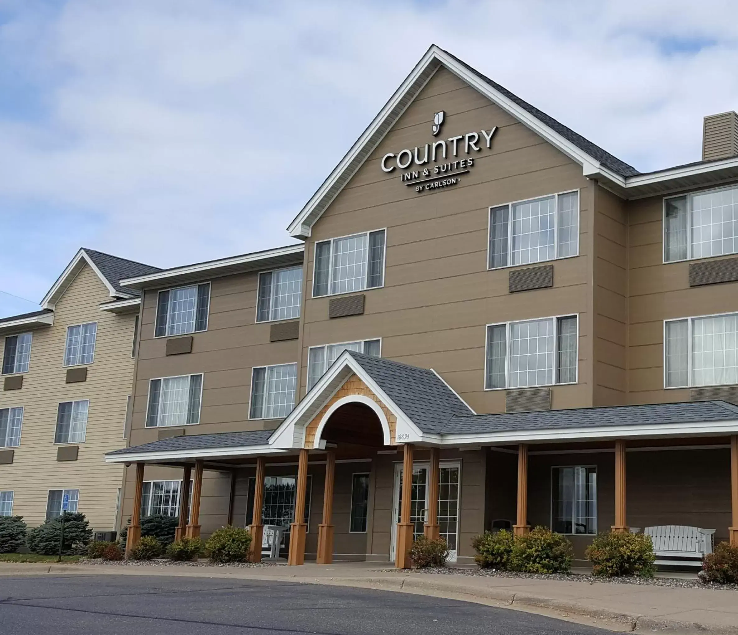 Property Building in Country Inn & Suites by Radisson, Elk River, MN
