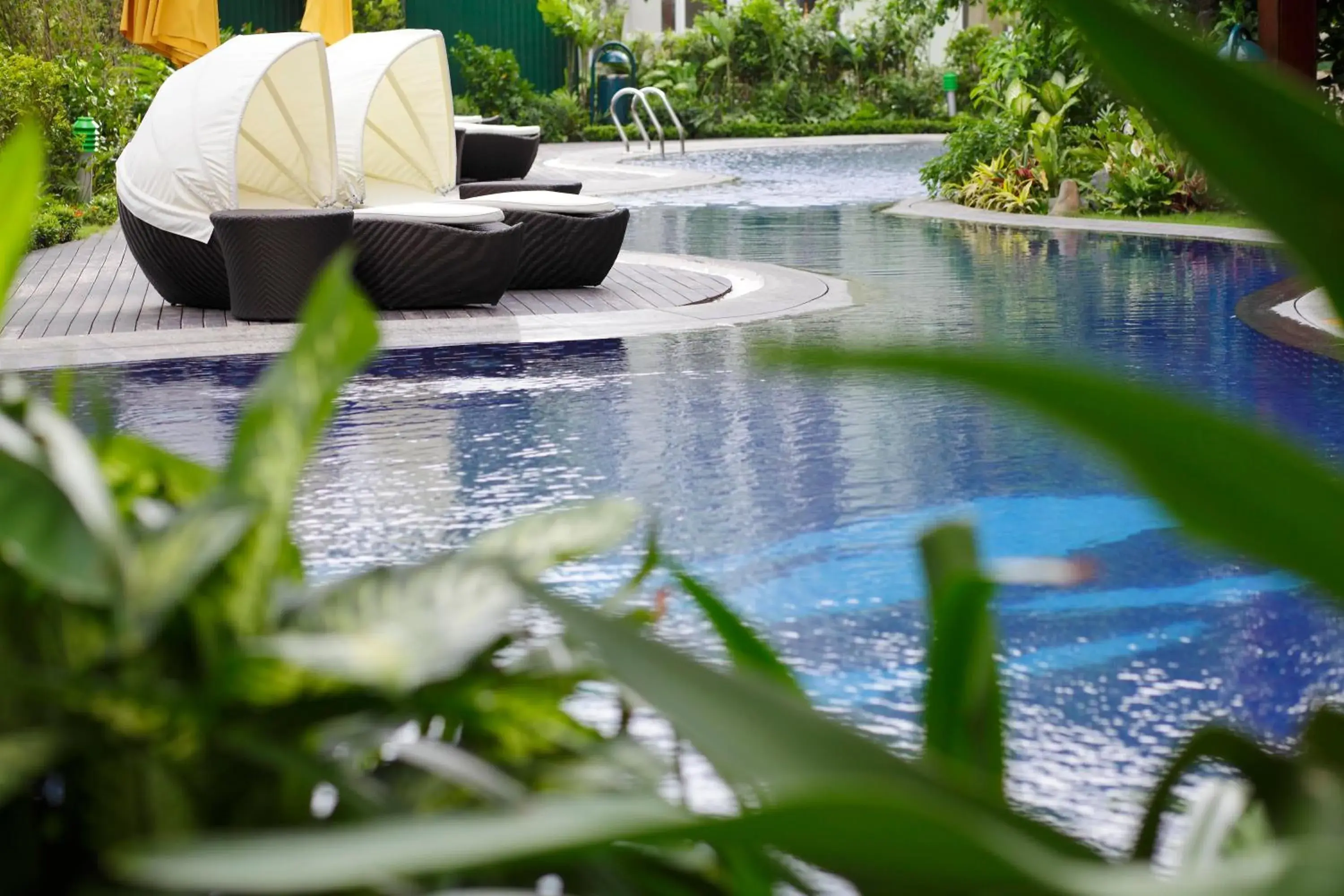 Area and facilities, Swimming Pool in Fraser Suites Hanoi
