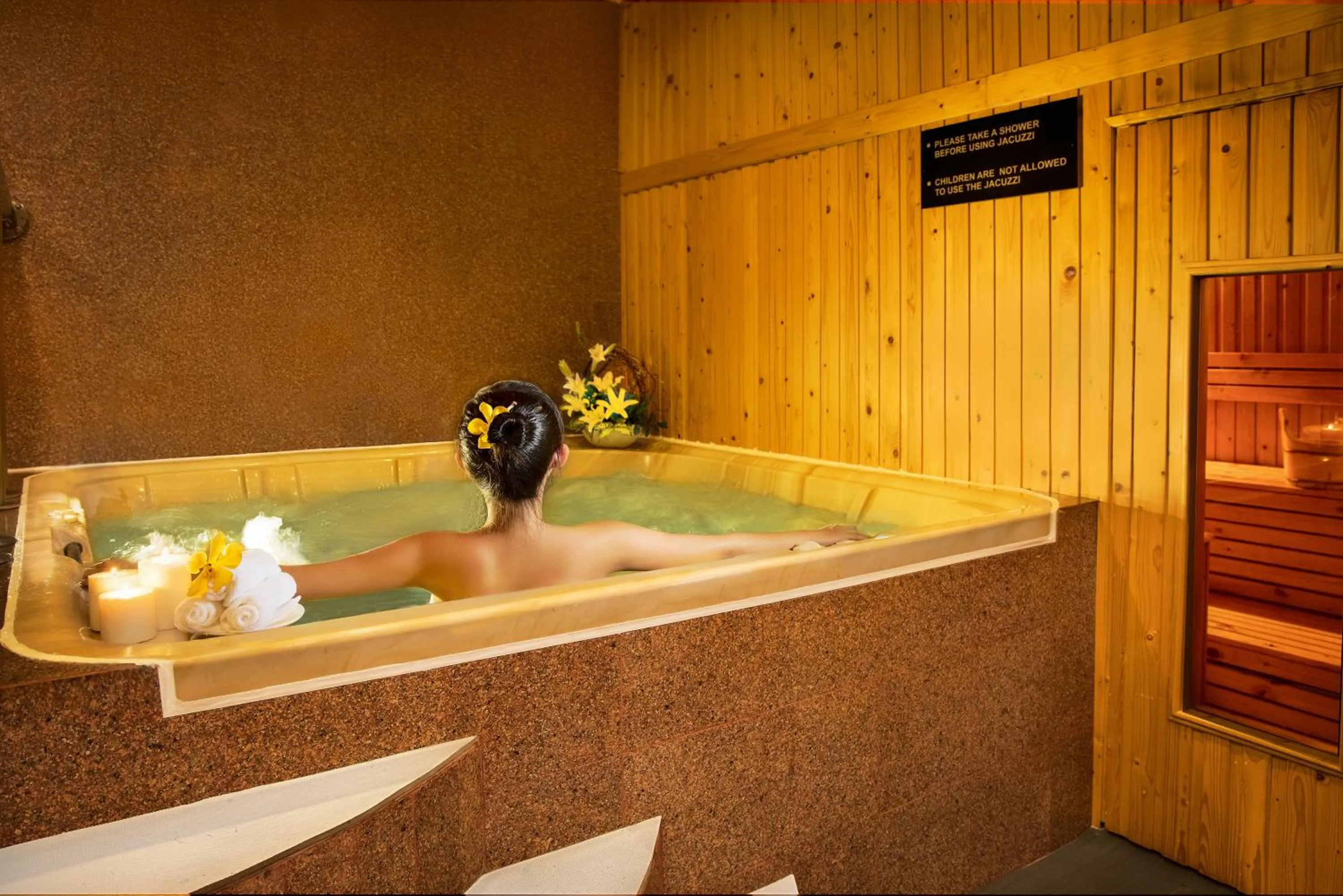 Hot Tub in Norfolk Mansion - Luxury Serviced Apartment