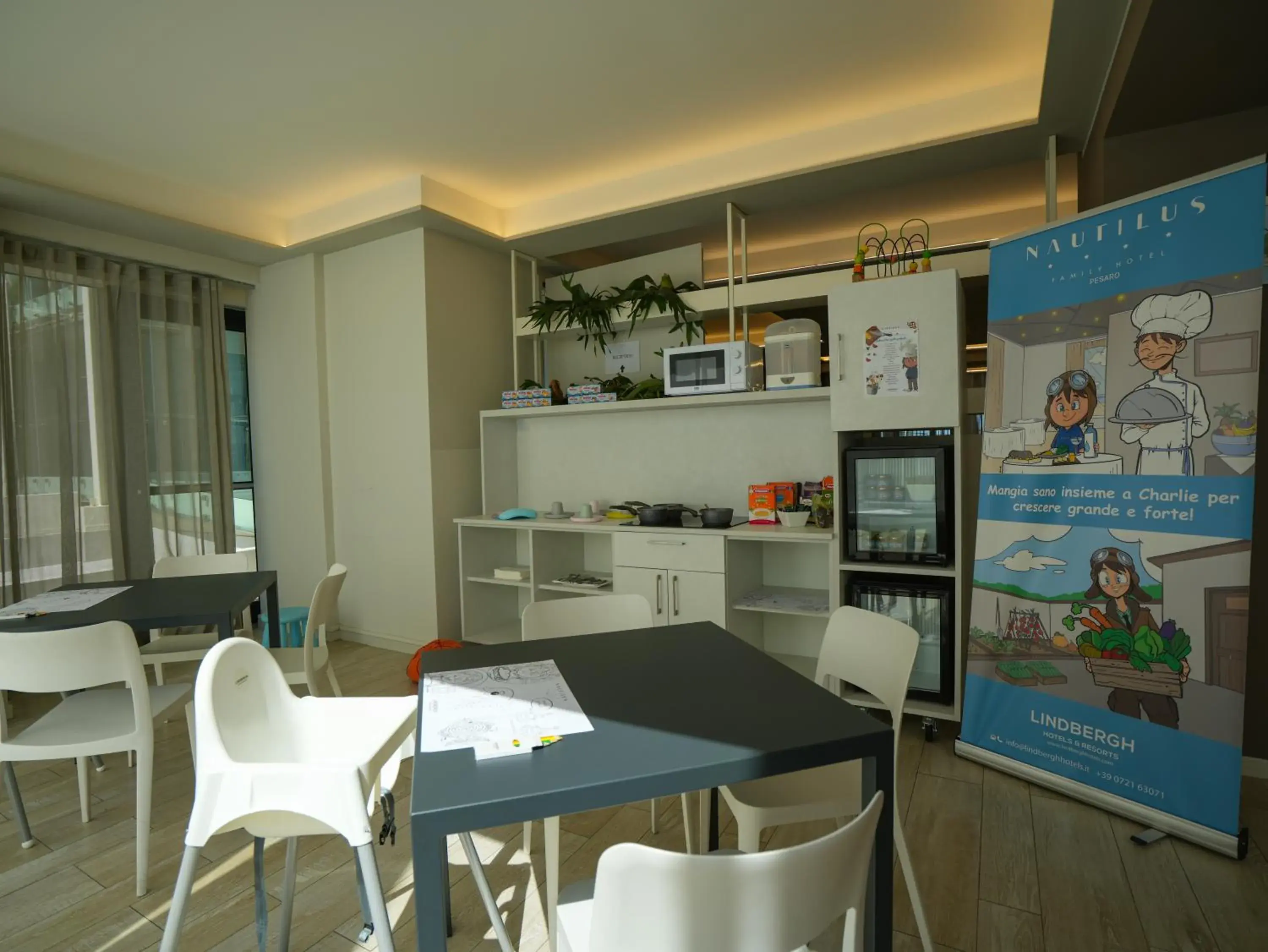 Kitchen or kitchenette, Restaurant/Places to Eat in Nautilus Family Hotel