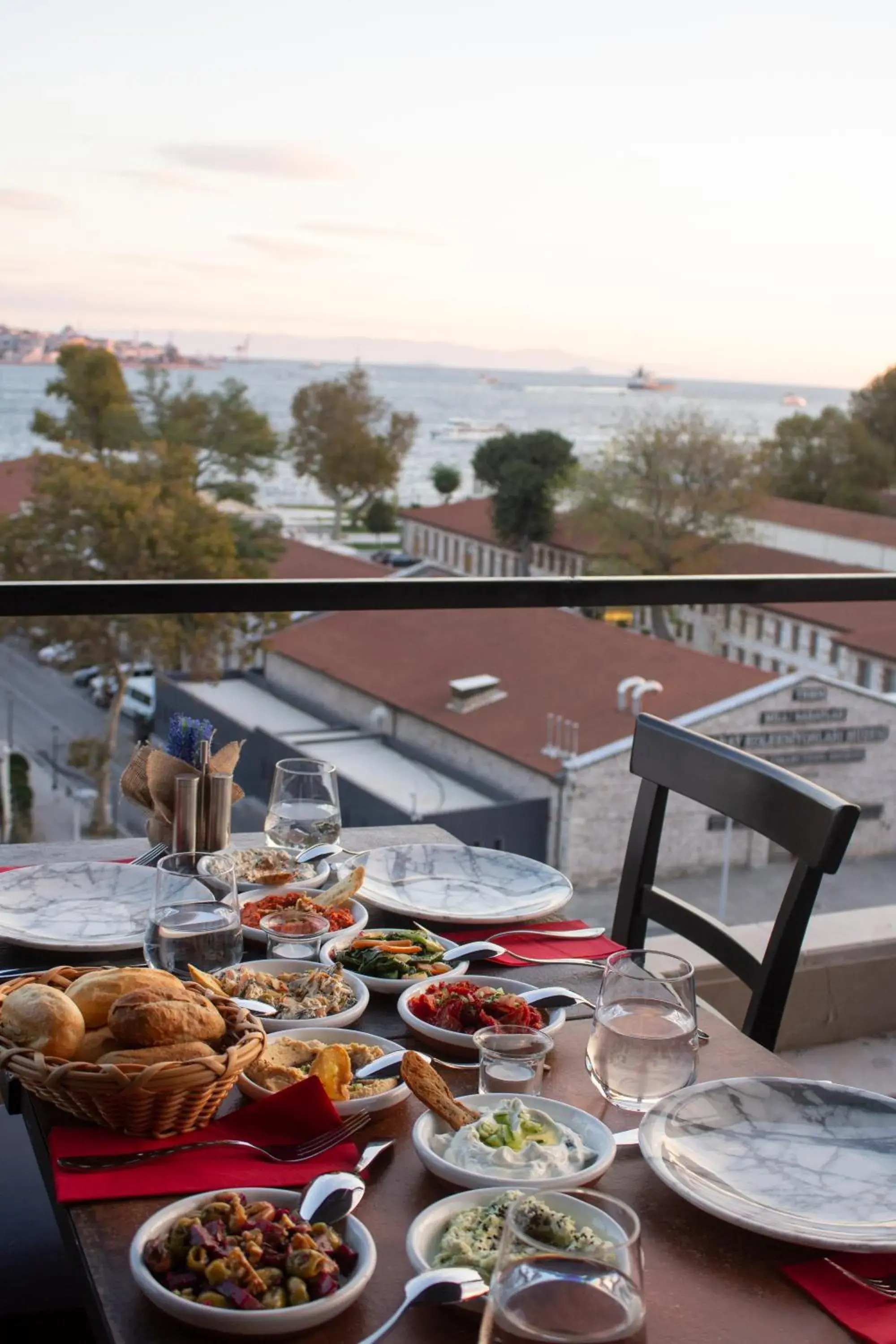 Restaurant/places to eat in Meydan Besiktas Hotel