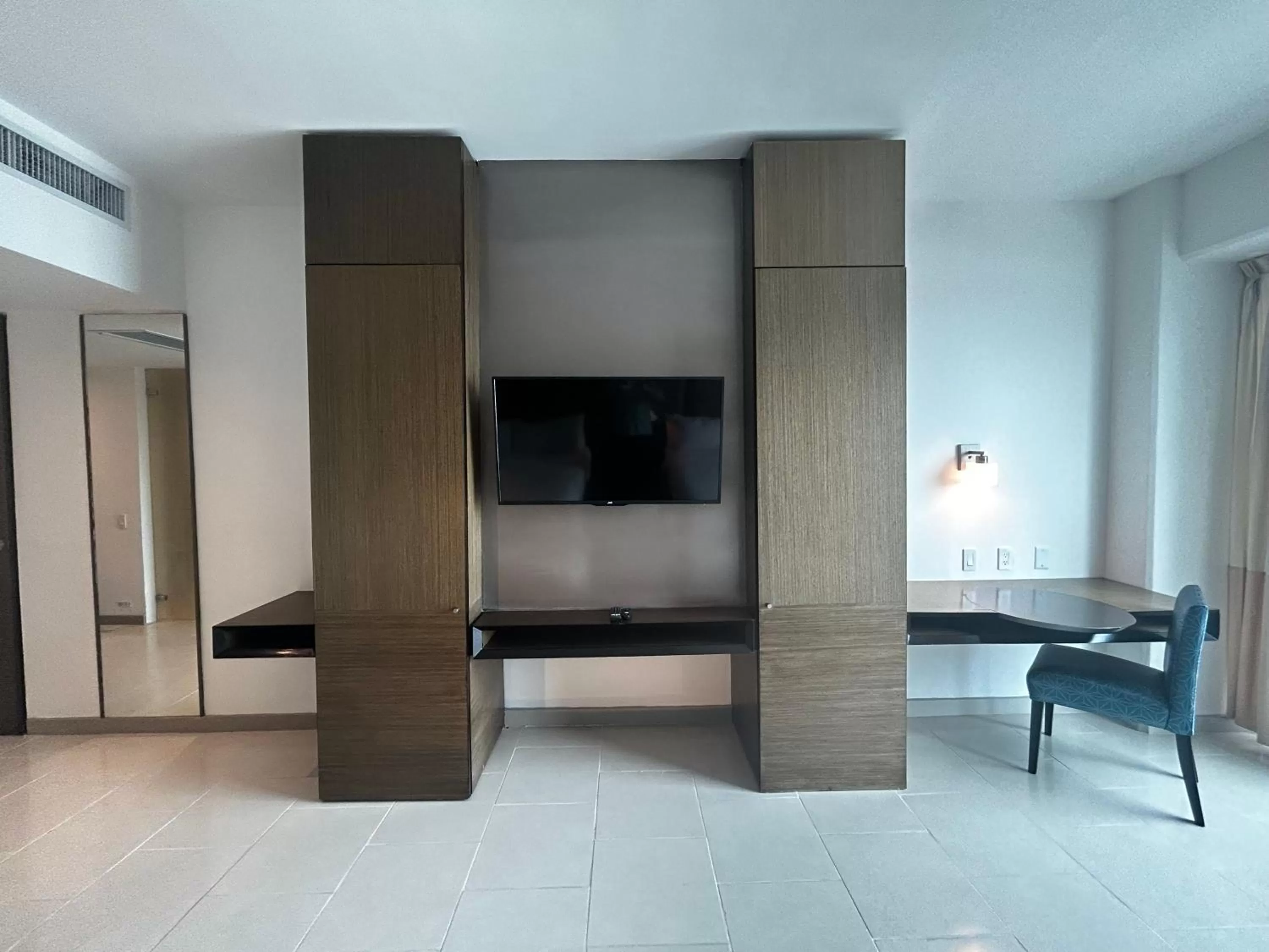 TV and multimedia in Decapolis Hotel Panama City