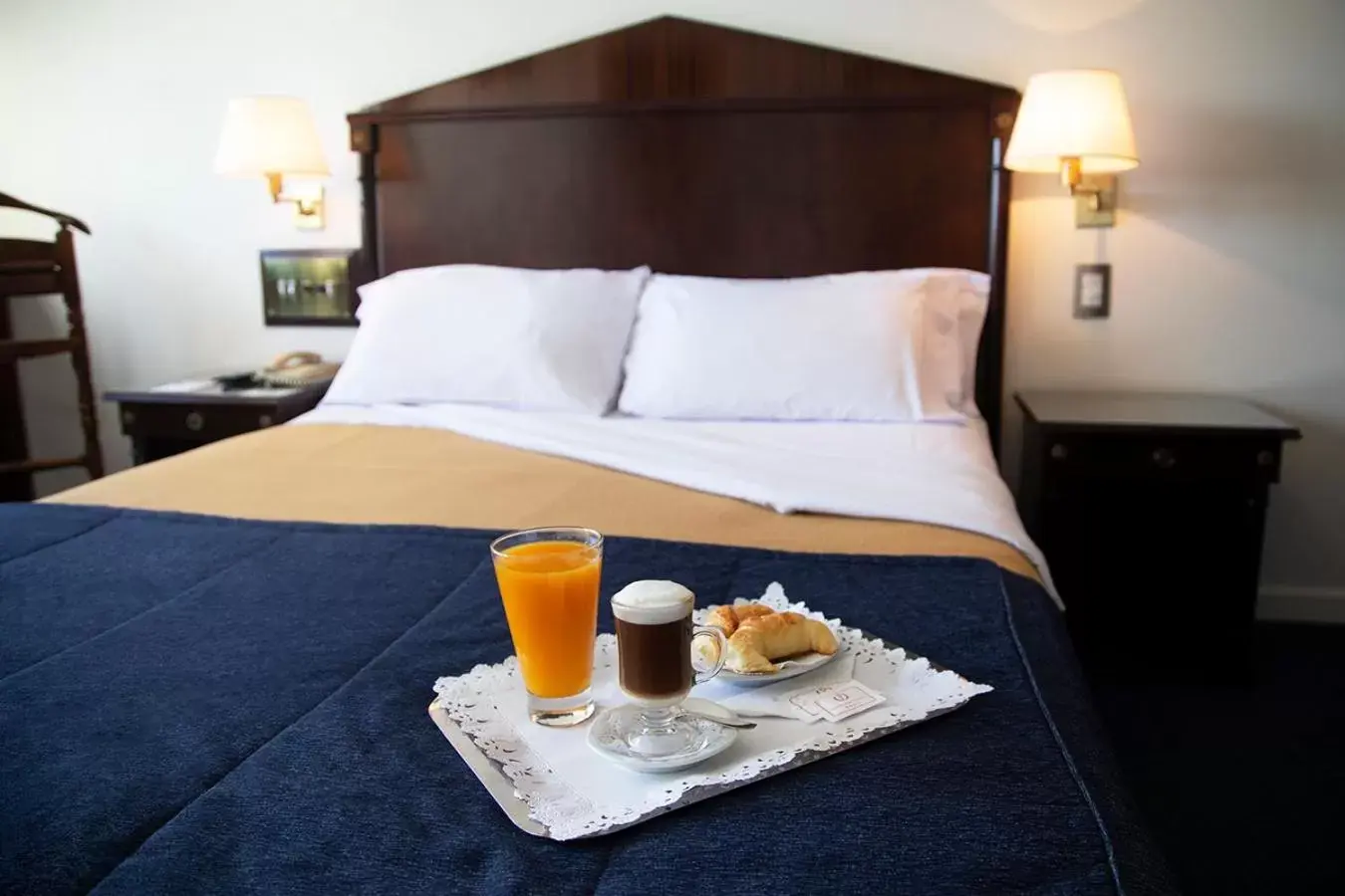 Photo of the whole room, Bed in Hotel Presidente Buenos Aires