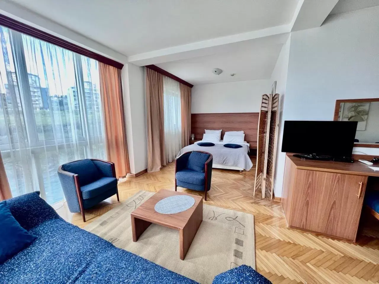 Bed, Seating Area in Hotel Ambasador