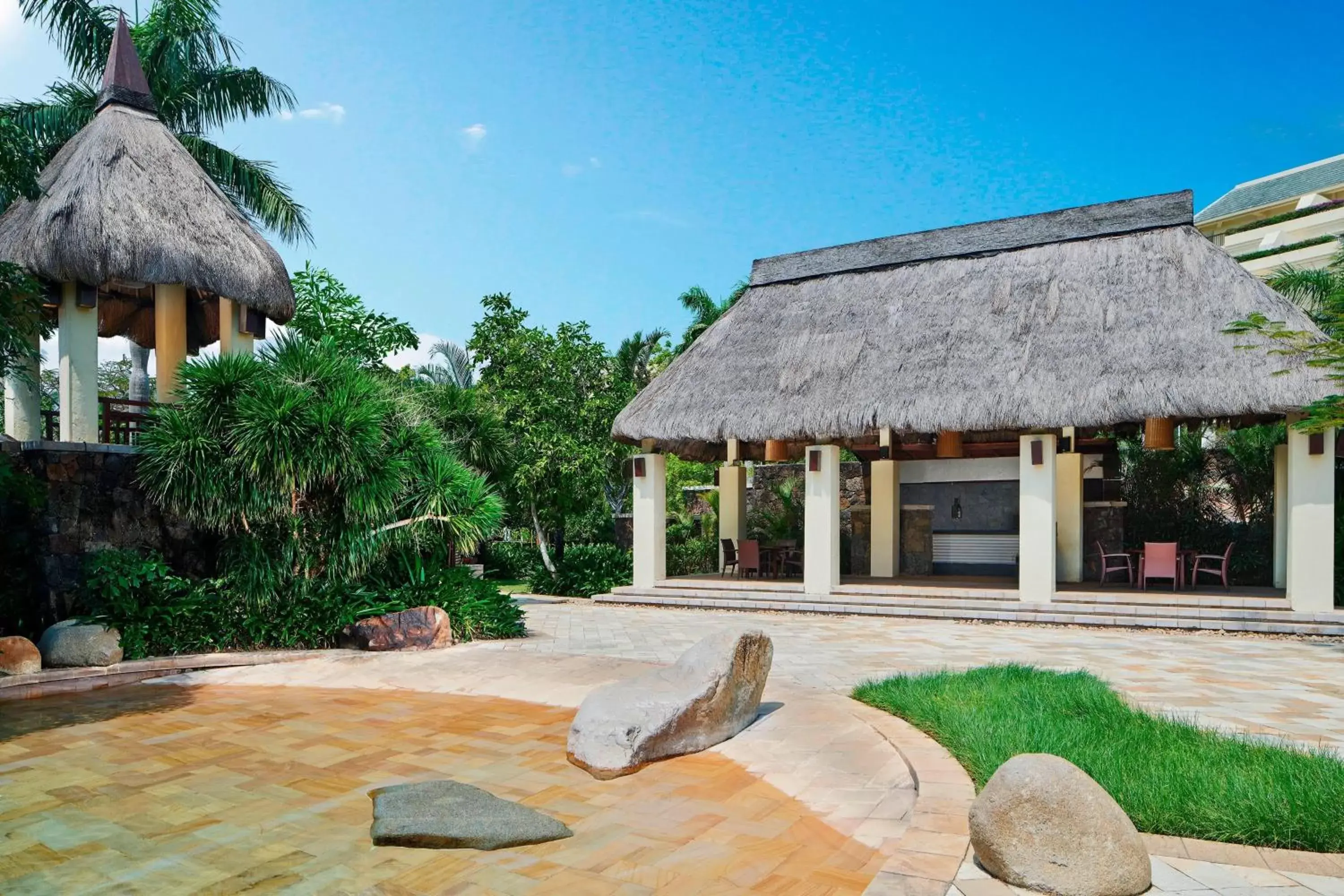 Swimming Pool in Sheraton Sanya Yalong Bay Resort