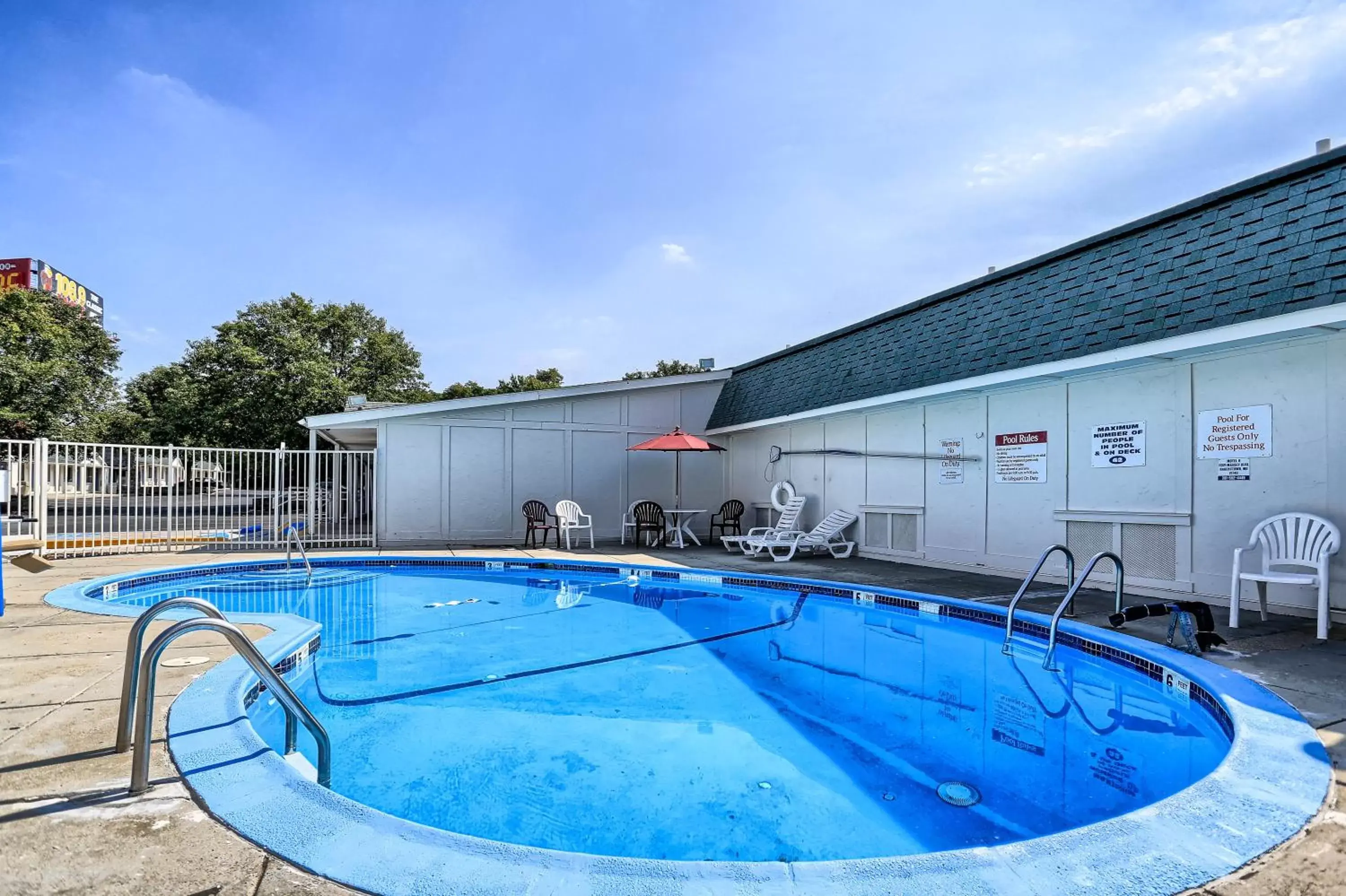 Day, Swimming Pool in Motel 6 Hagerstown, MD