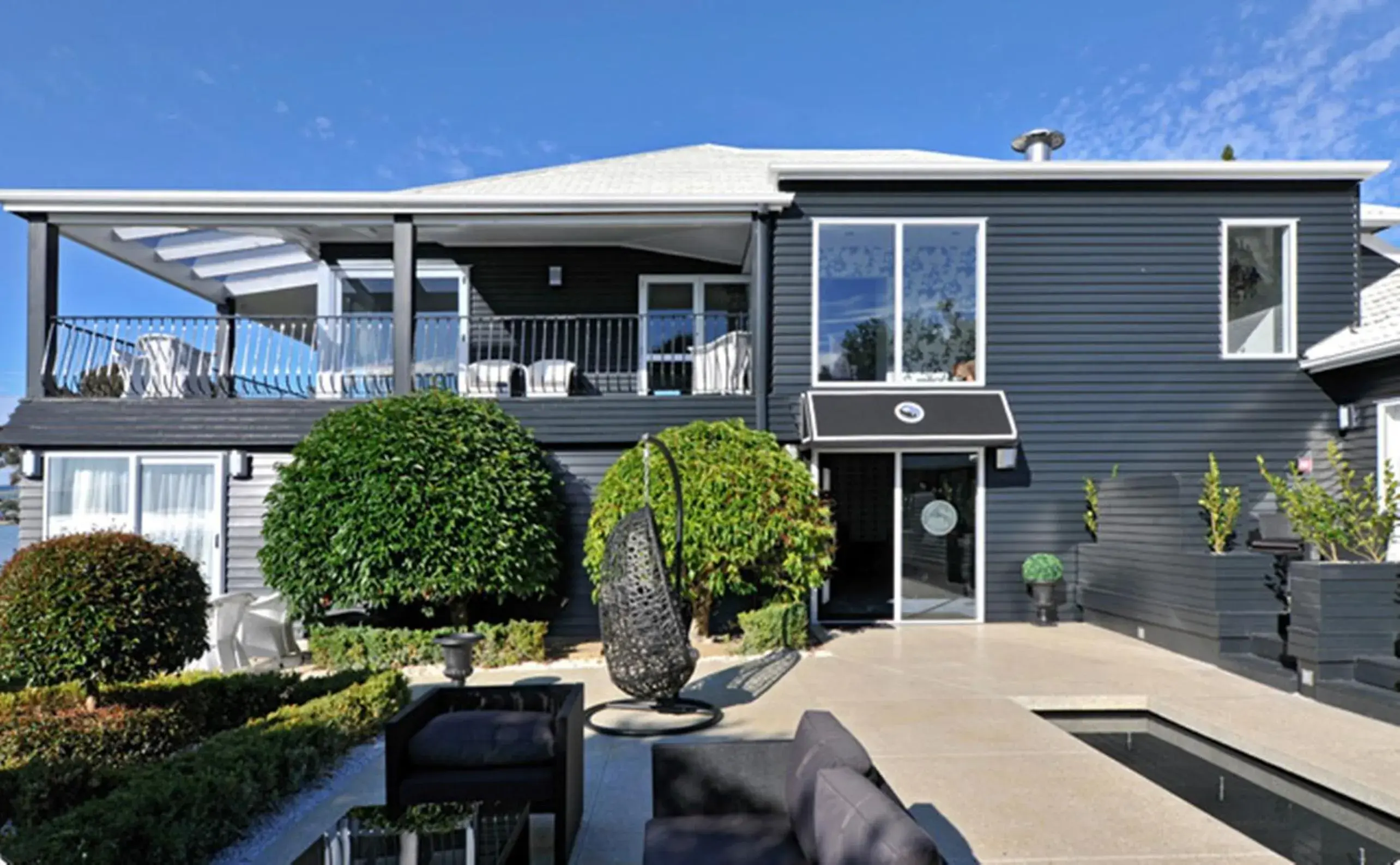 Facade/entrance, Property Building in Black Swan Lakeside Lodge Boutique Hotel