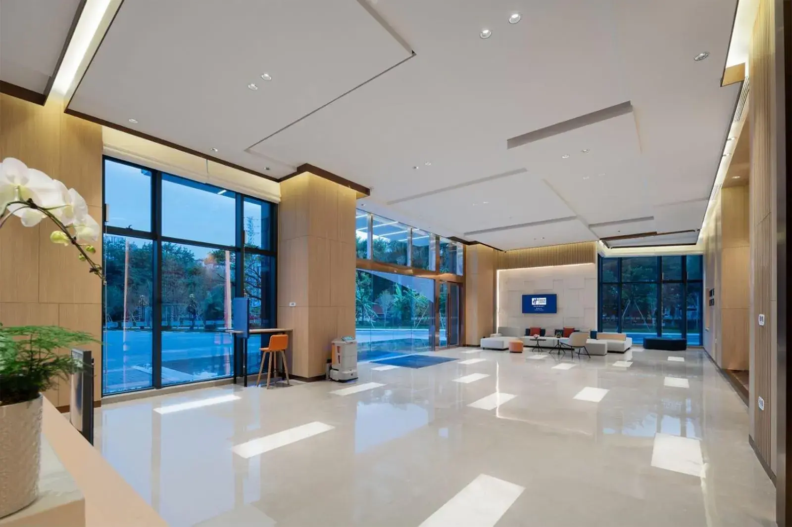 Lobby or reception in Holiday Inn Express Shunde Daliang by IHG Lobby or reception in Holiday Inn Express Shunde Daliang by IHG
