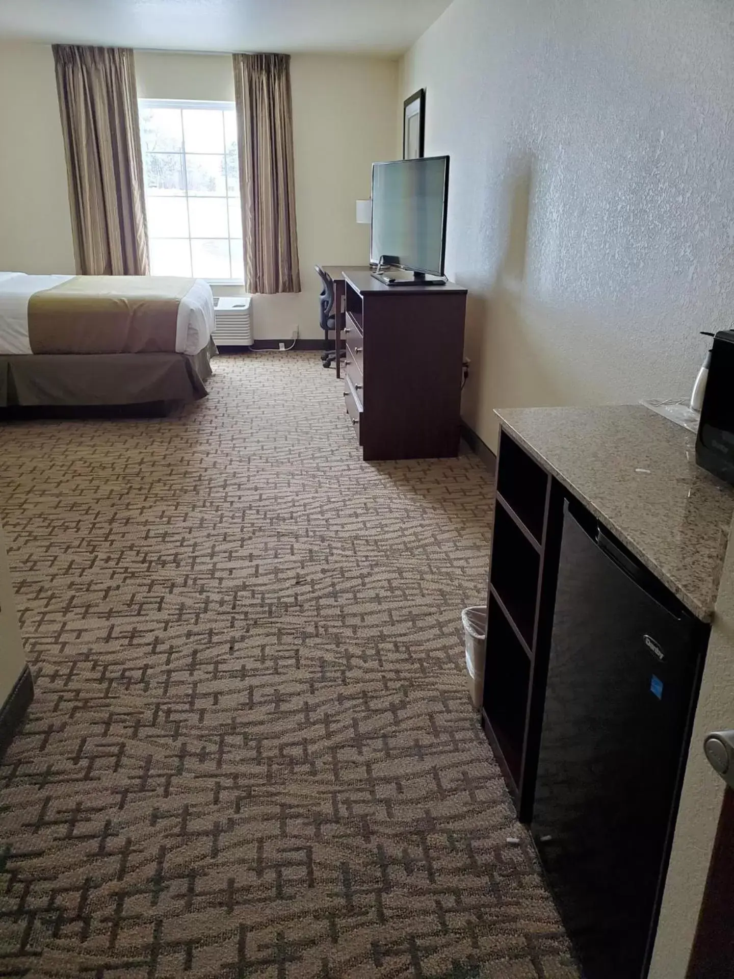 TV and multimedia, TV/Entertainment Center in Cobblestone Inn & Suites - Barron