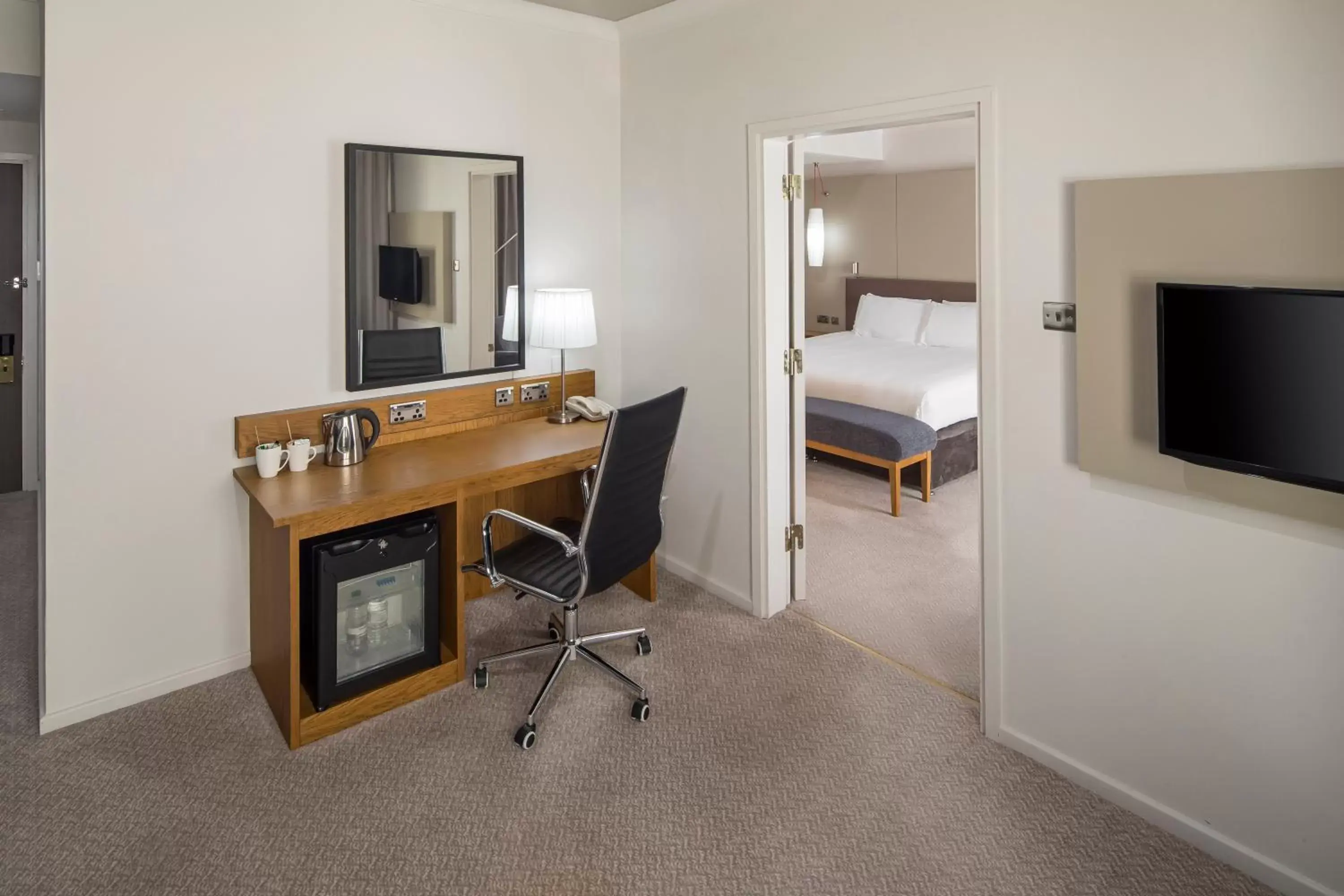 Bedroom, TV/Entertainment Center in Crowne Plaza Solihull, an IHG Hotel