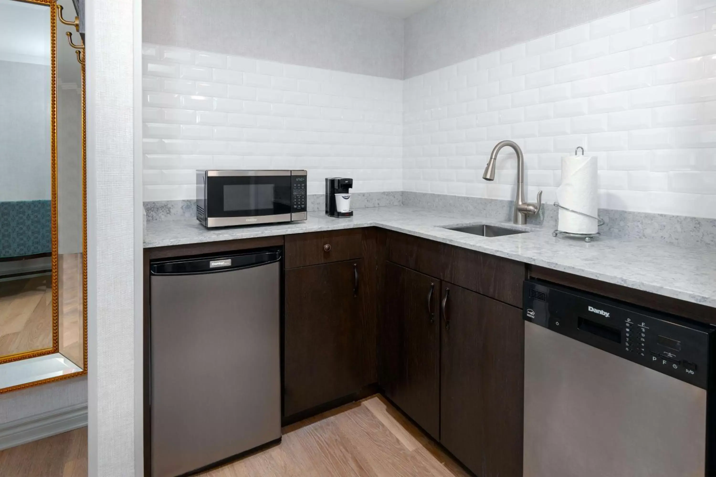 Photo of the whole room, Kitchen/Kitchenette in Hampton Inn Buffalo-Williamsville