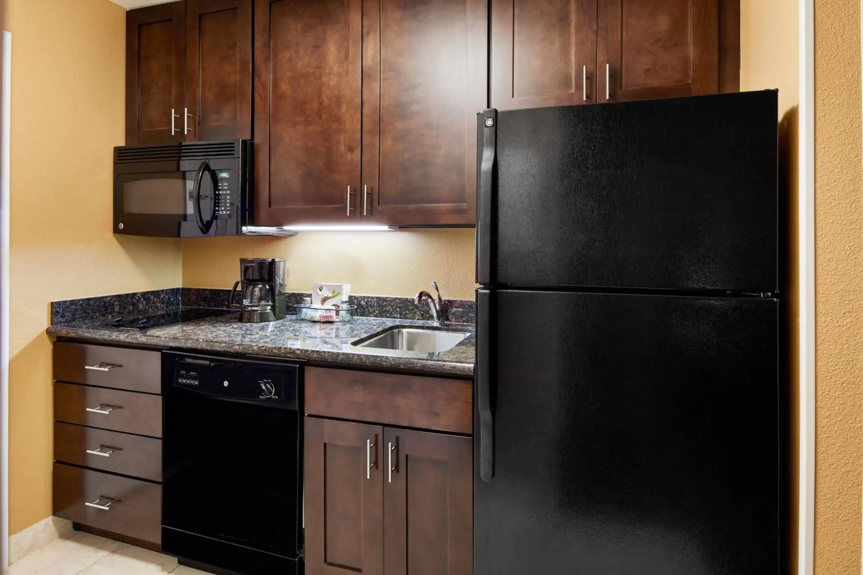 Kitchen or kitchenette, Kitchen/Kitchenette in TownePlace Suites by Marriott Midland