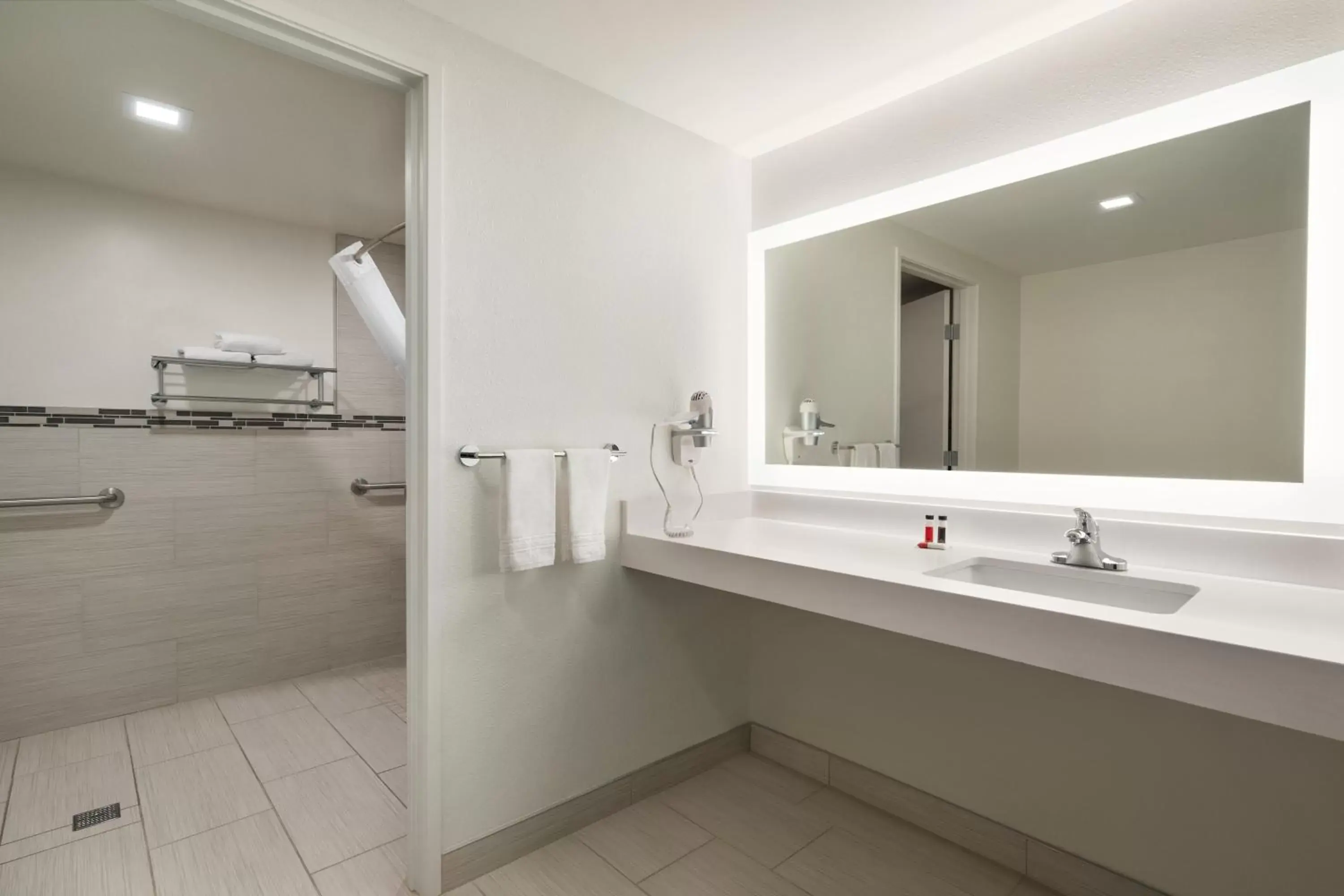 Bathroom in Days Hotel by Wyndham Flagstaff