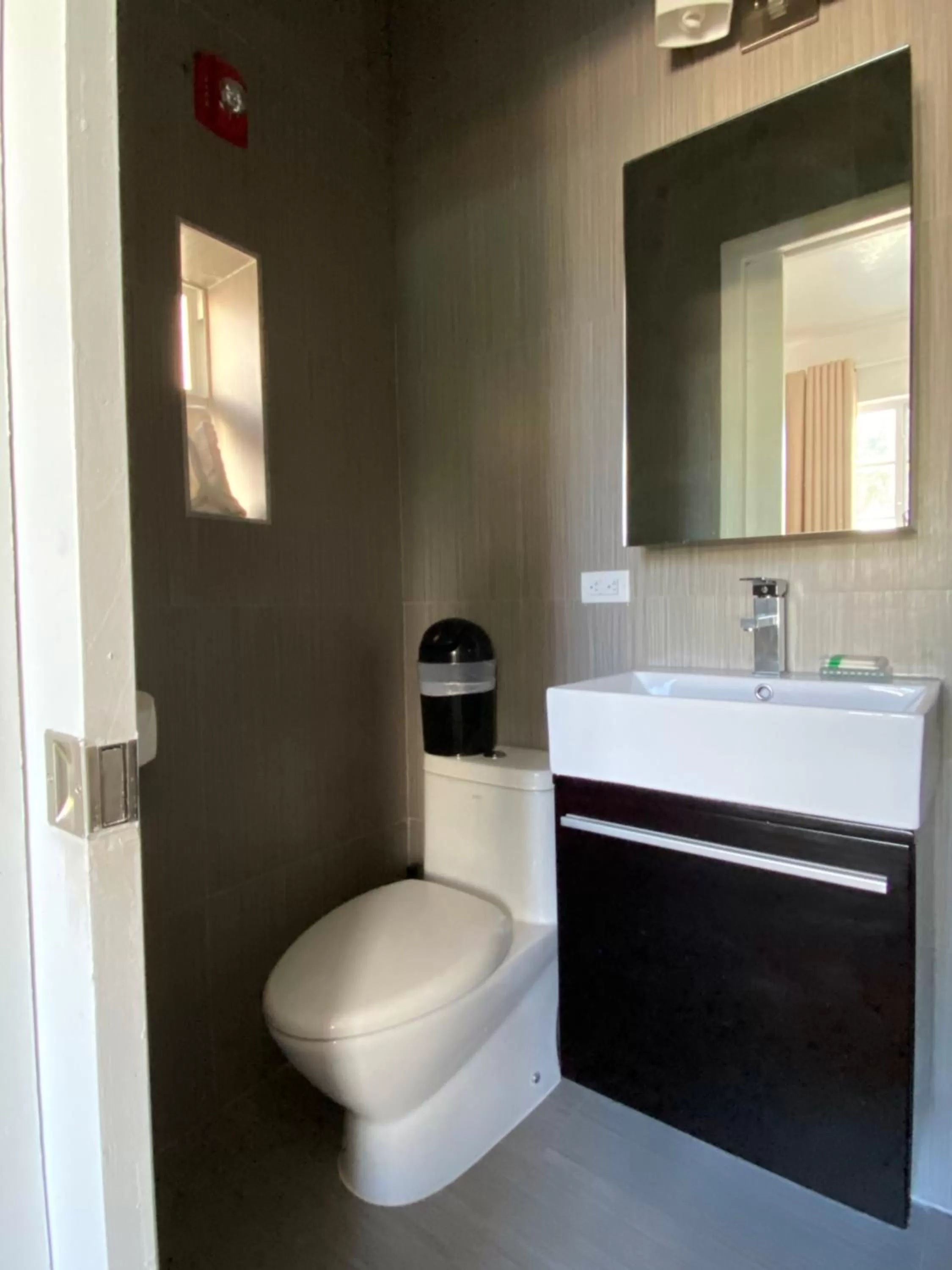 Toilet in Harding Boutique Apartments