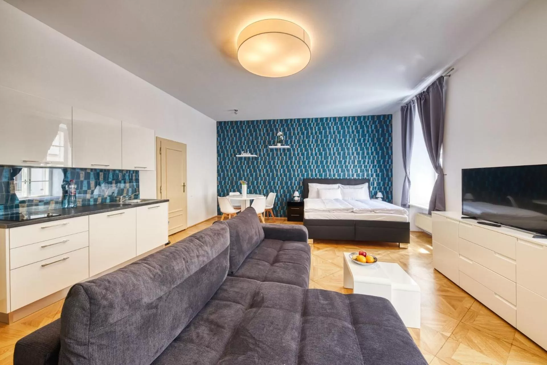 Living room, Bed in Aapartamentoos