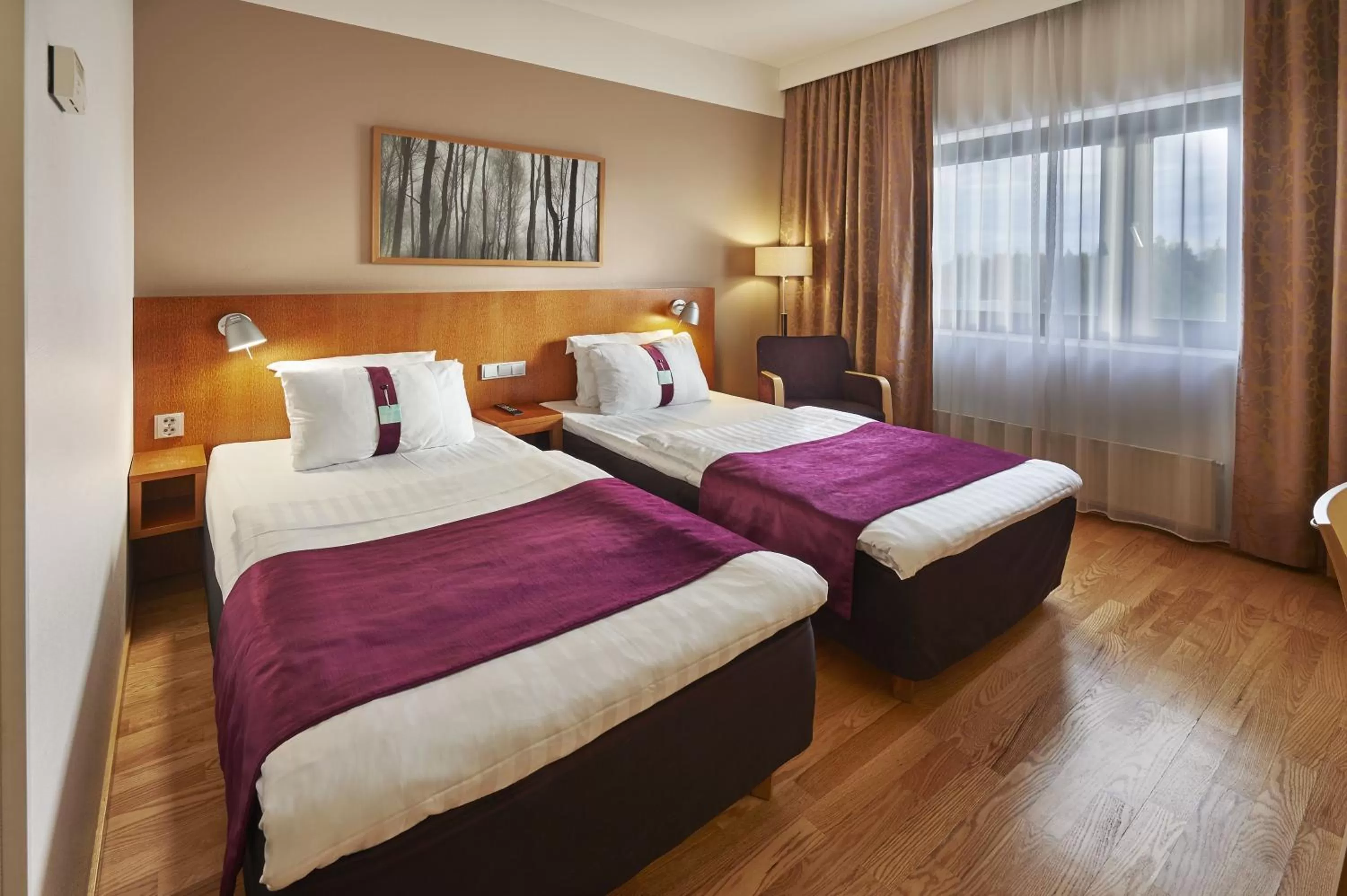 Photo of the whole room, Bed in Holiday Inn Helsinki-Vantaa Airport by IHG