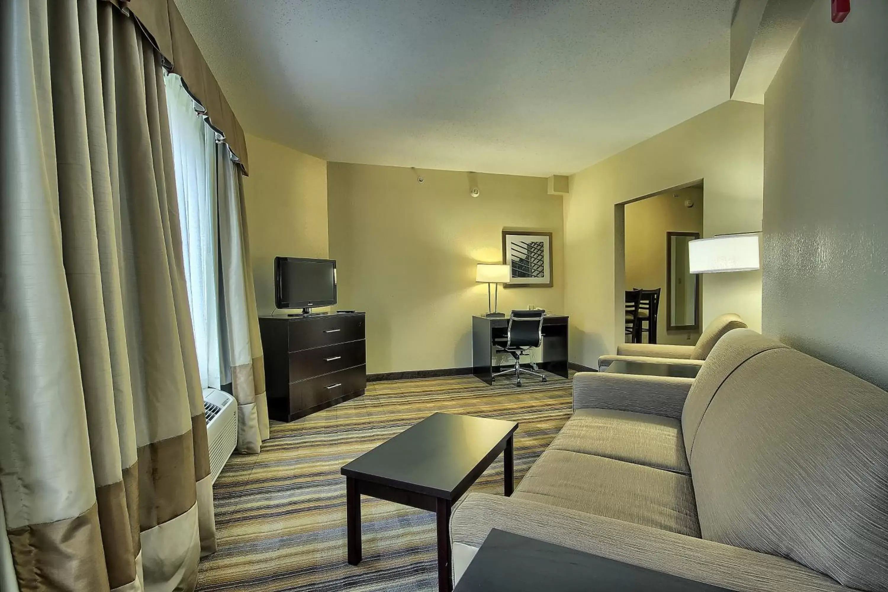 Photo of the whole room, Seating Area in Holiday Inn Express Hotel & Suites Grove City, an IHG Hotel