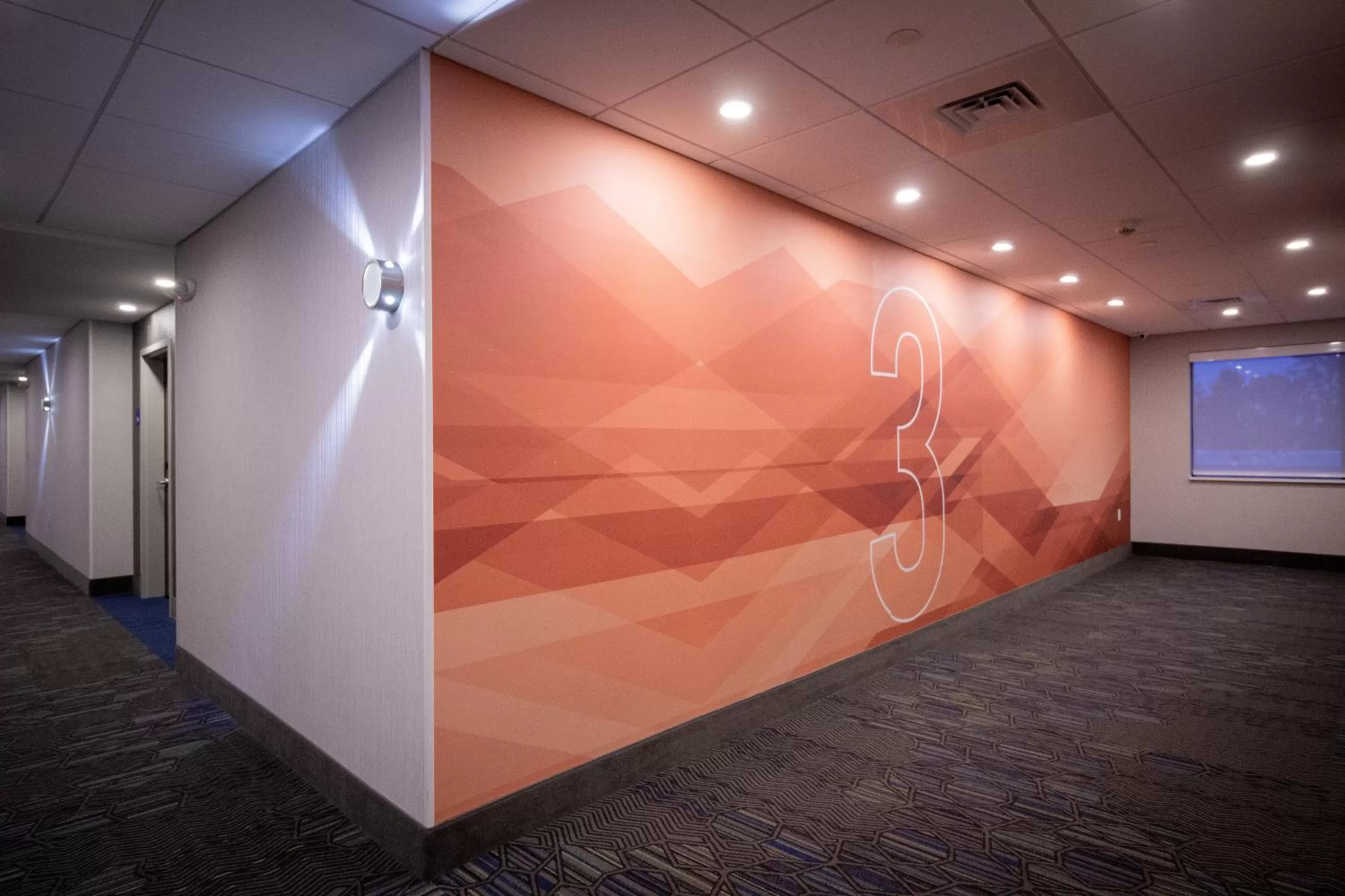 Lobby or reception in Holiday Inn Express & Suites - Boston South - Randolph by IHG