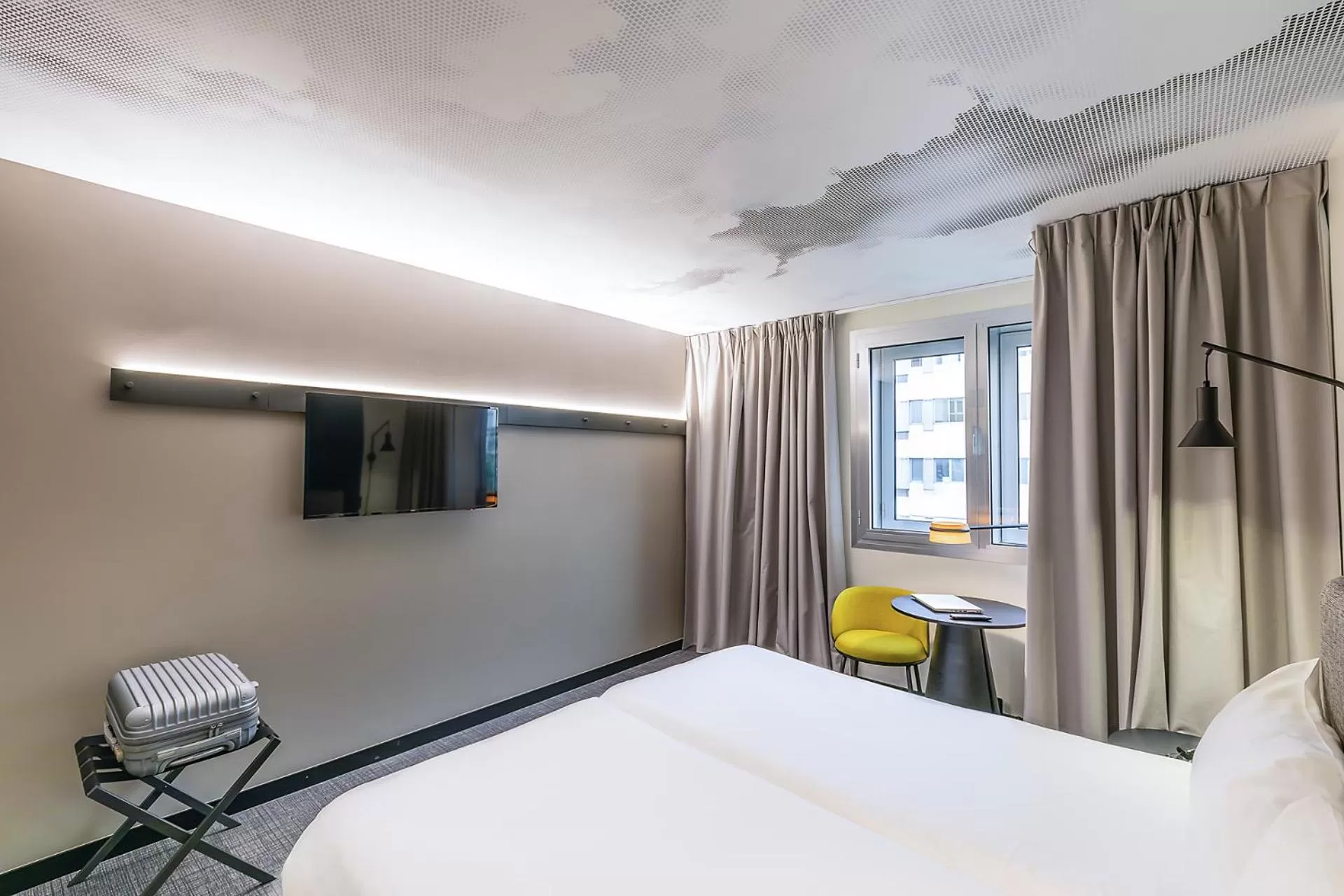 Photo of the whole room, Bed in Hotel ibis Lisboa Saldanha