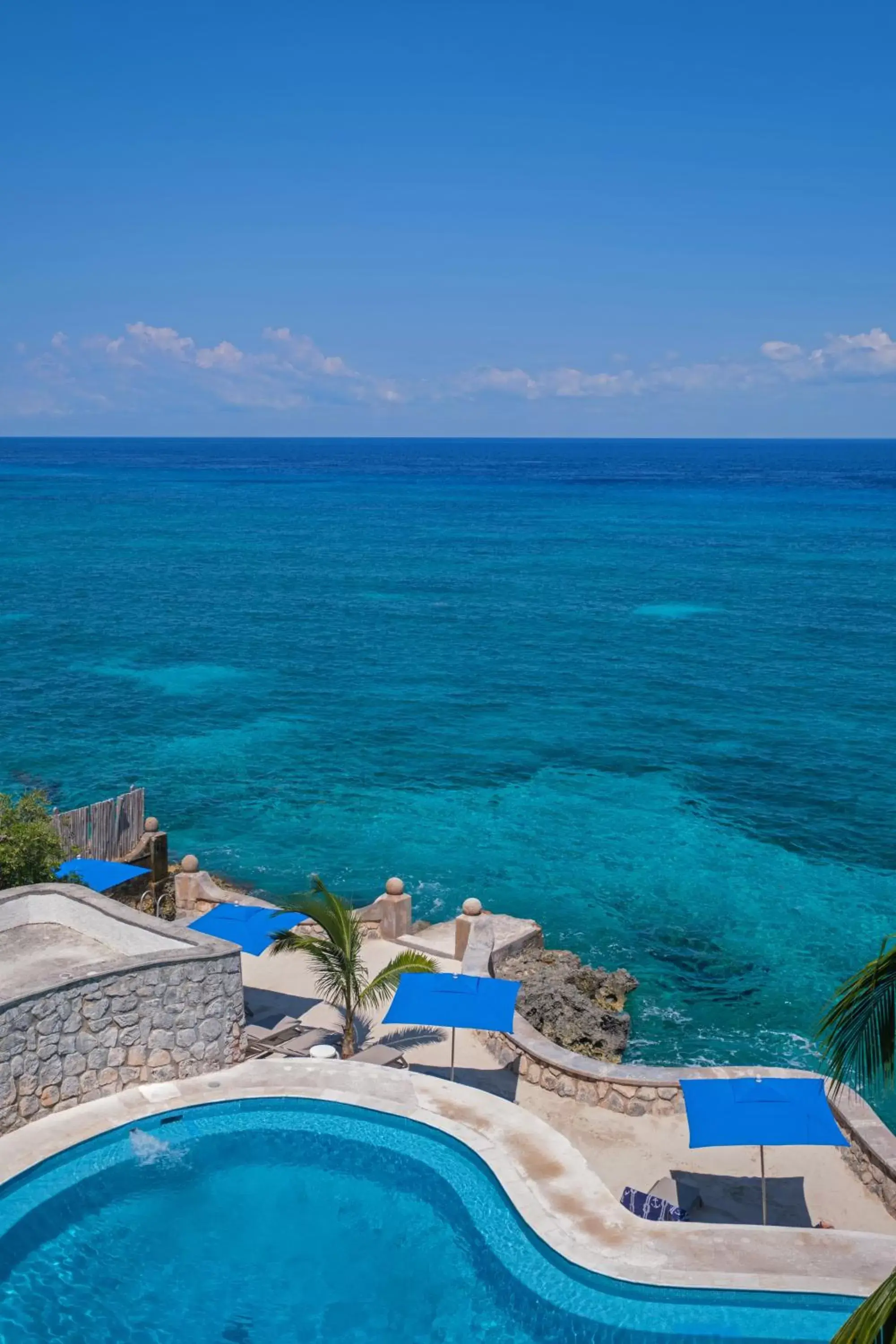 Swimming Pool in Suites Turquesa