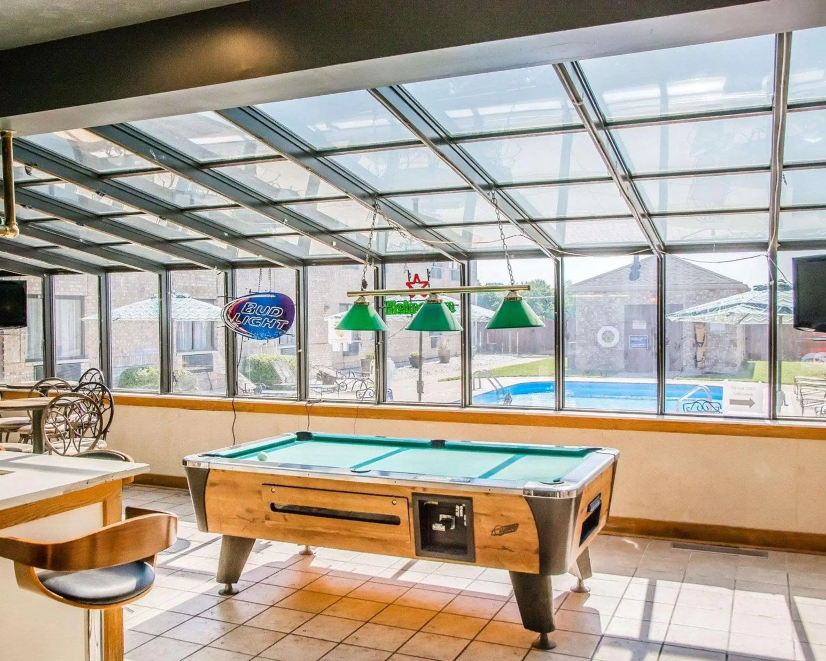 Lounge or bar, Billiards in Comfort Inn Bellefontaine