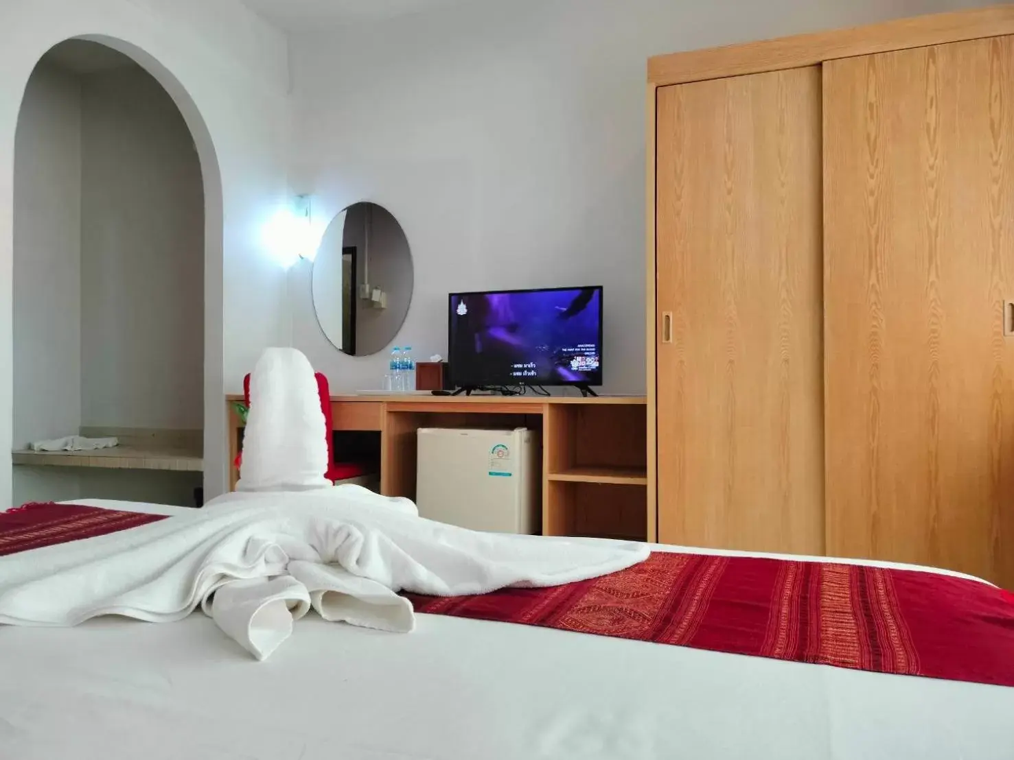 Bedroom, TV/Entertainment Center in S2S Queen Trang Hotel