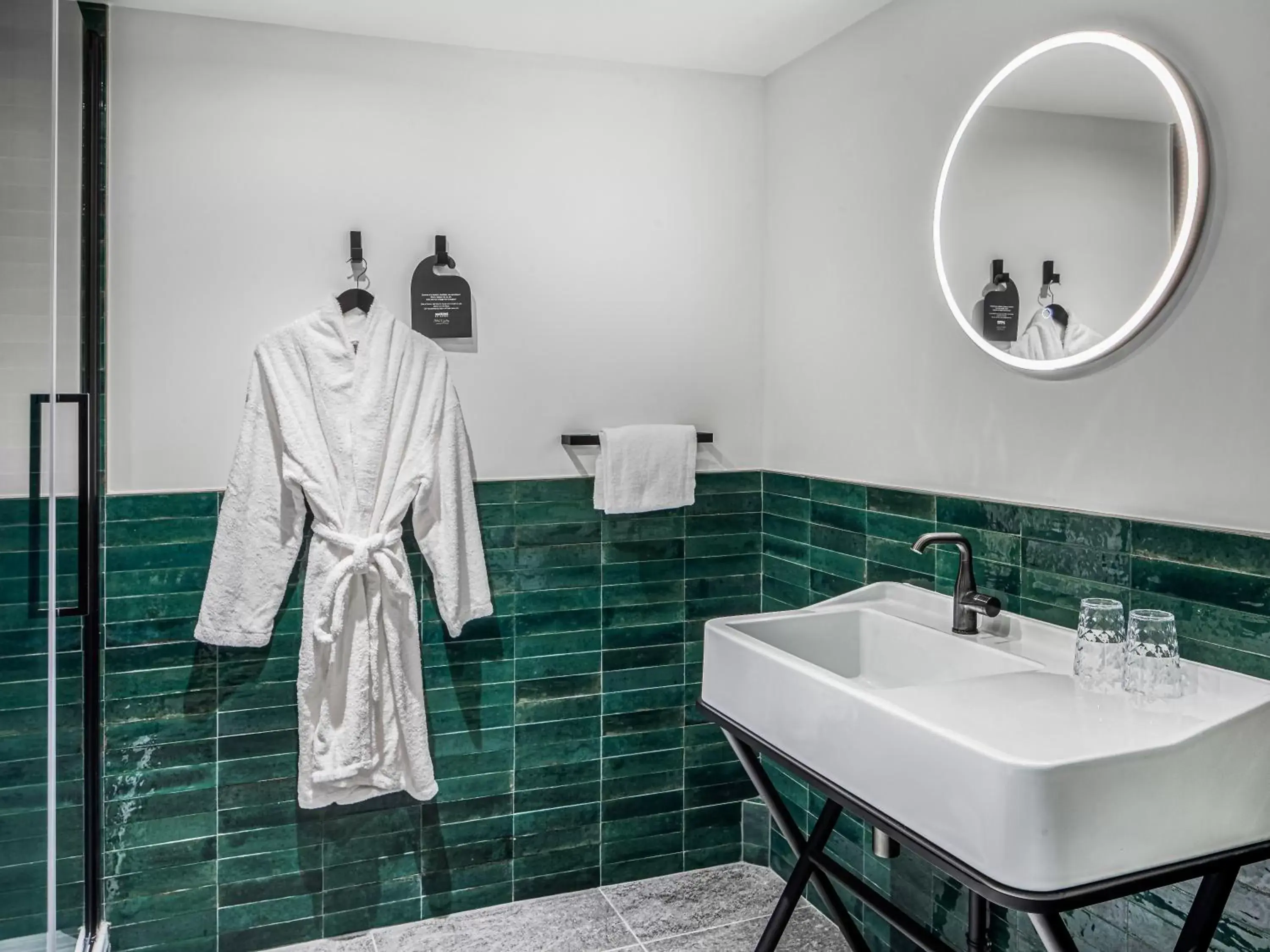 Bathroom in Maisons du Monde Hôtel & Suites - La Rochelle Vieux Port