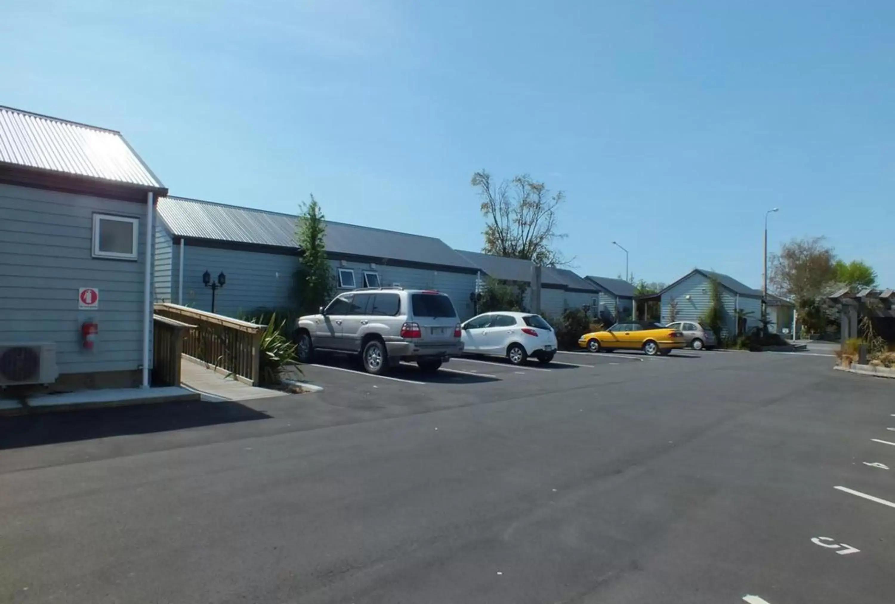 Property Building in Cranford Cottages and Motel