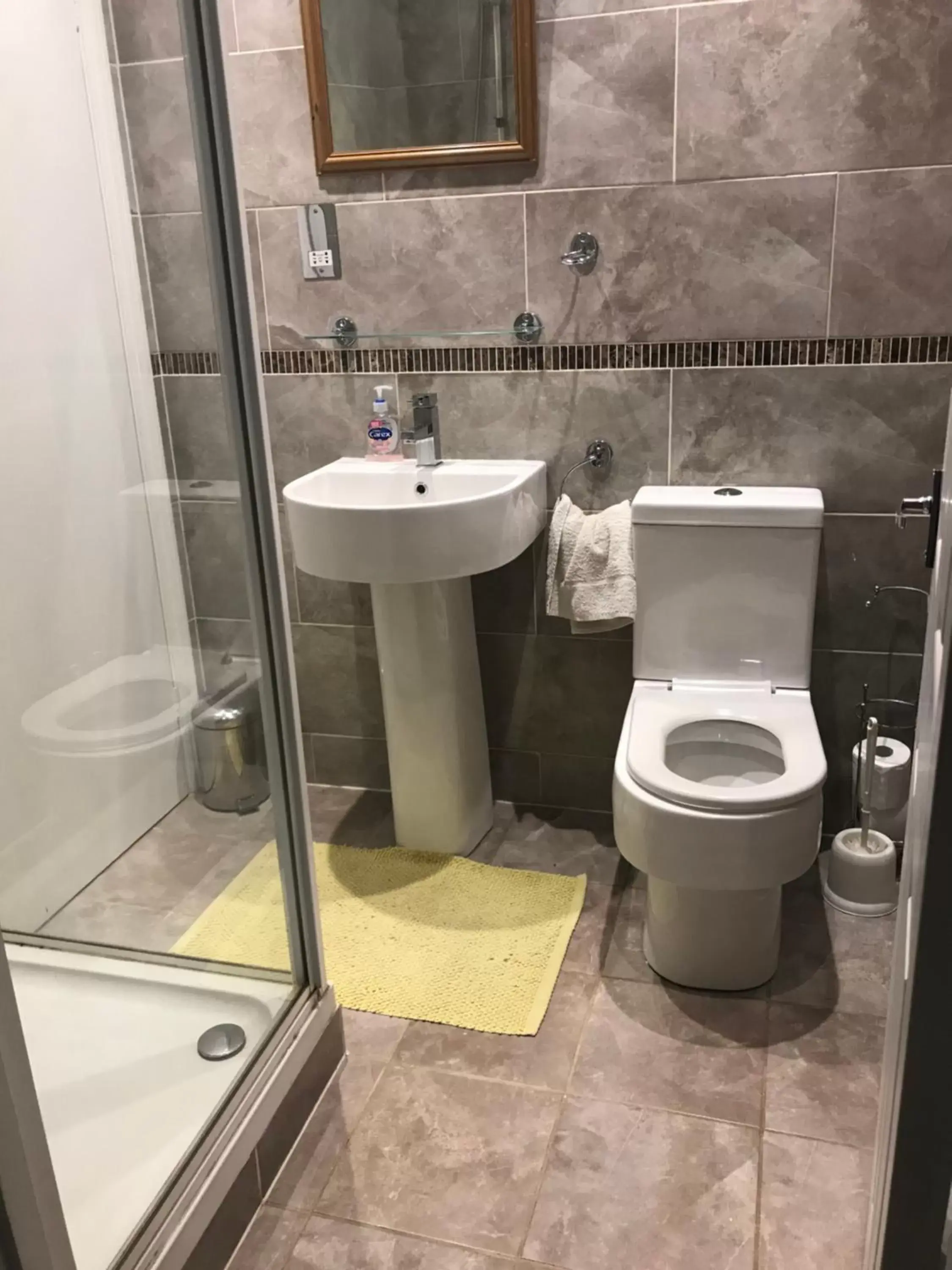 Bathroom in Acacia Villas Guest House