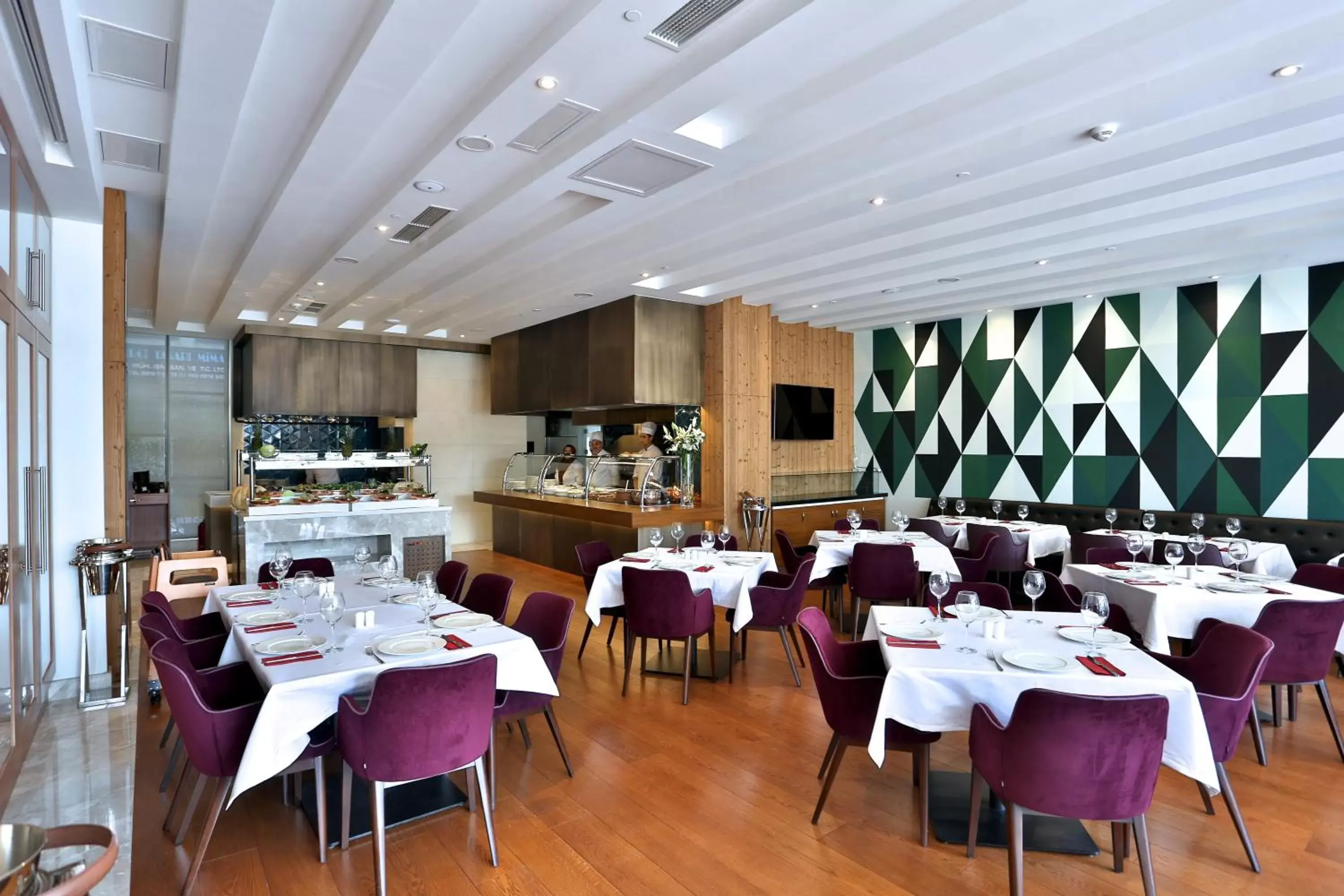 Restaurant/Places to Eat in Dosso Dossi Hotels & Spa Downtown