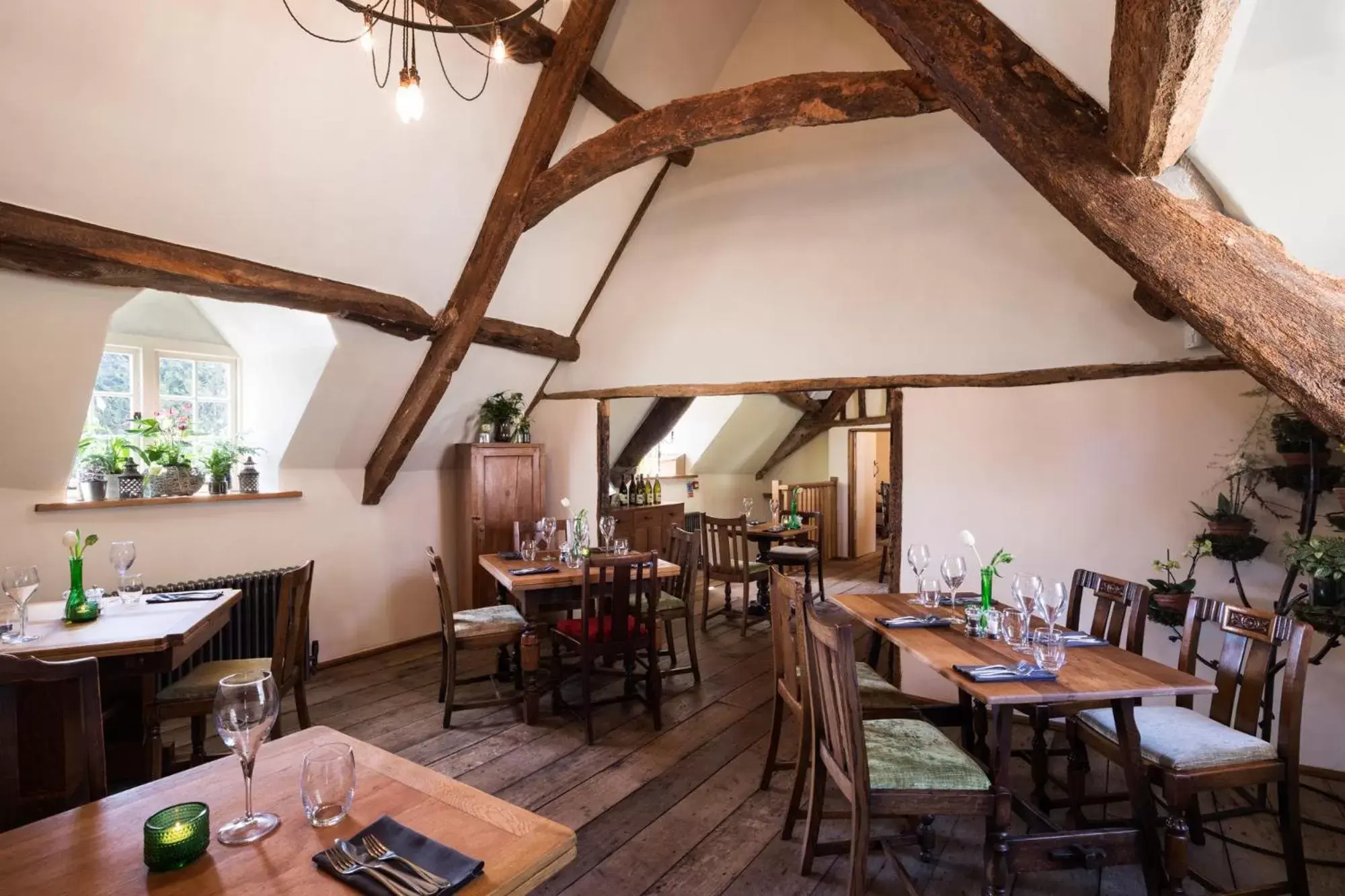 Restaurant/Places to Eat in The Royal Oak Tetbury