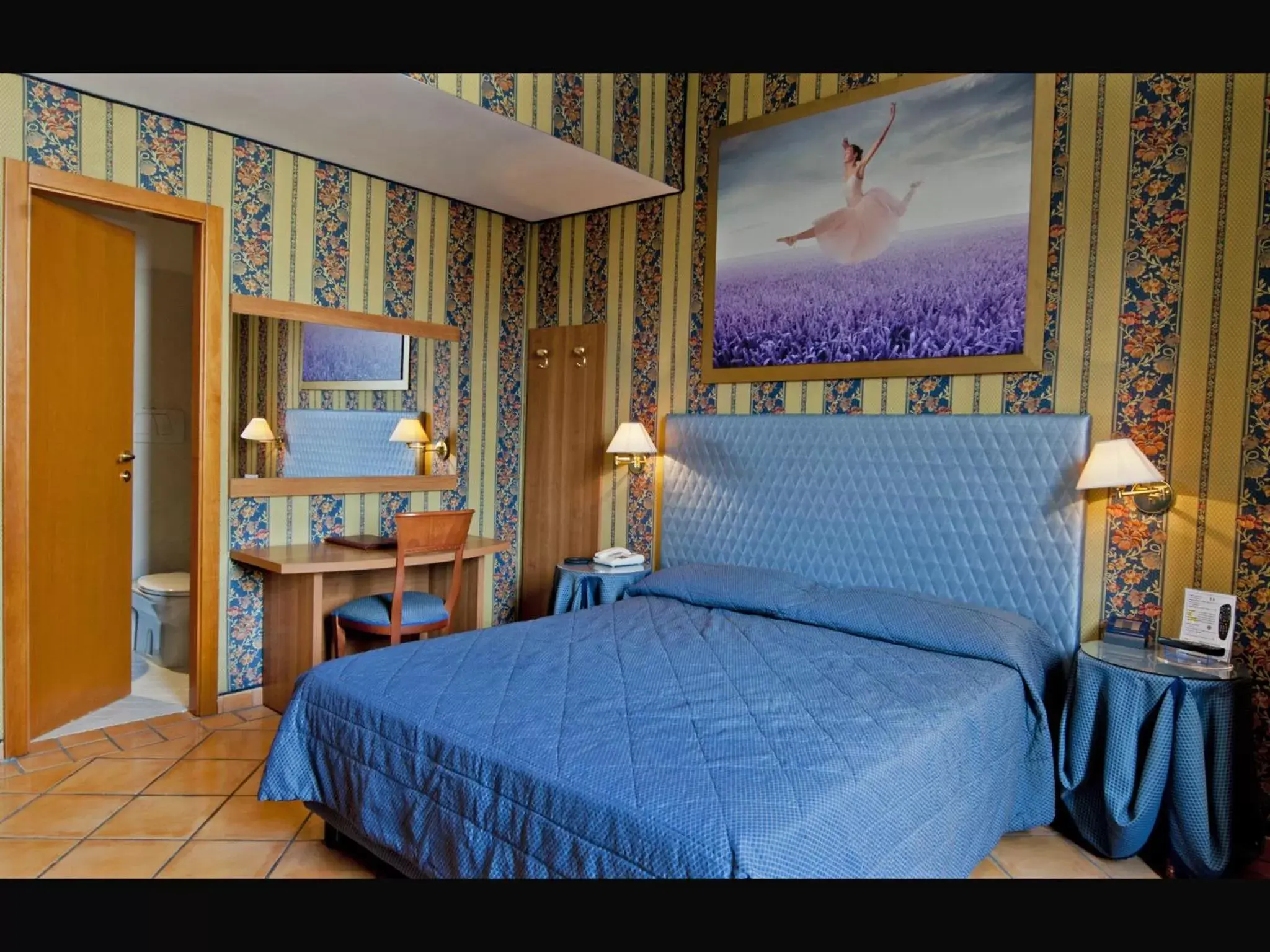 Bedroom, Bed in Hotel Lirico