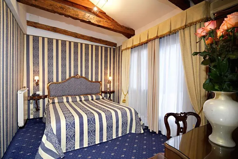 Photo of the whole room, Bed in Centauro Hotel