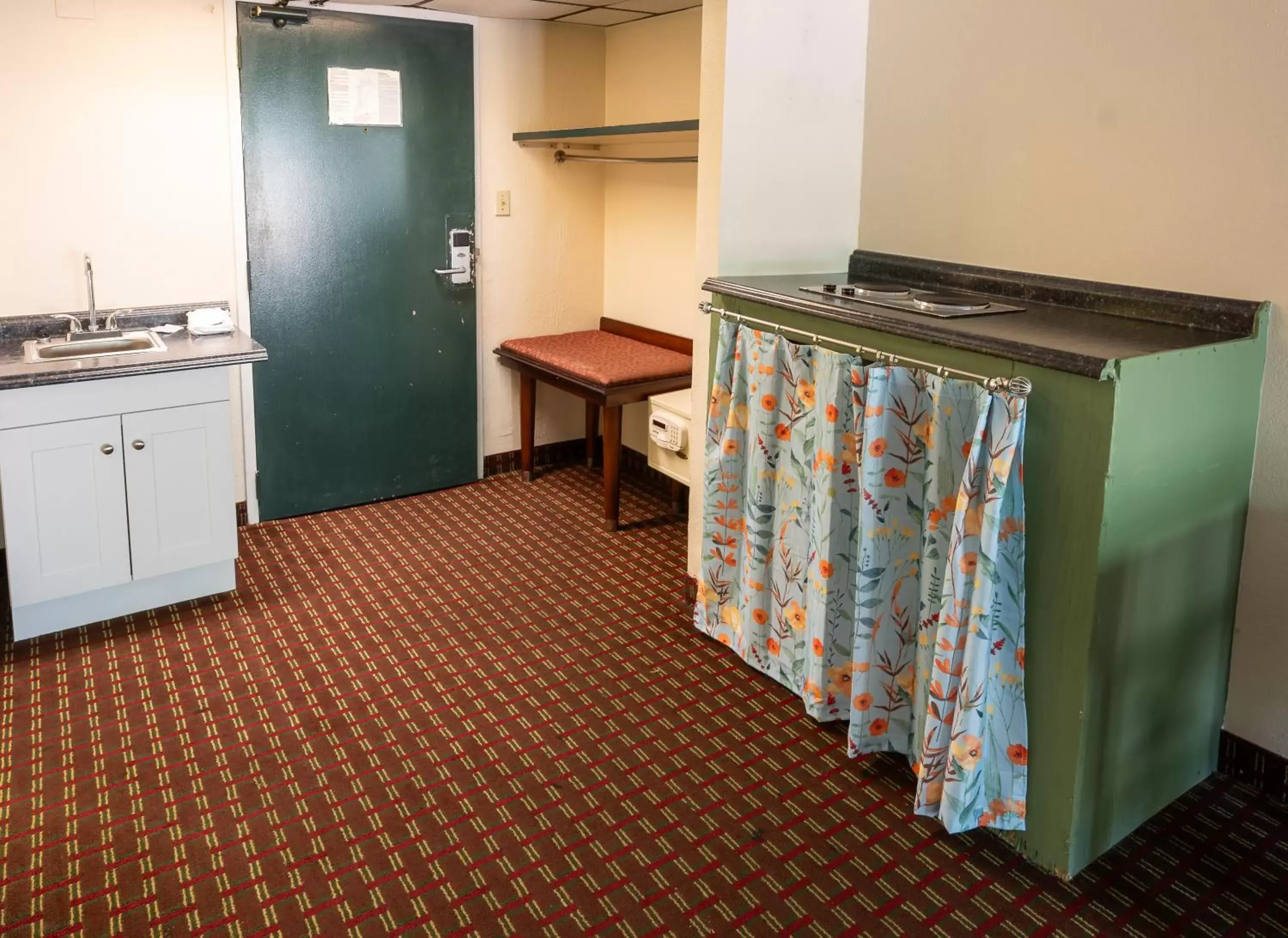 Kitchen/Kitchenette in Select Inn Murfreesboro