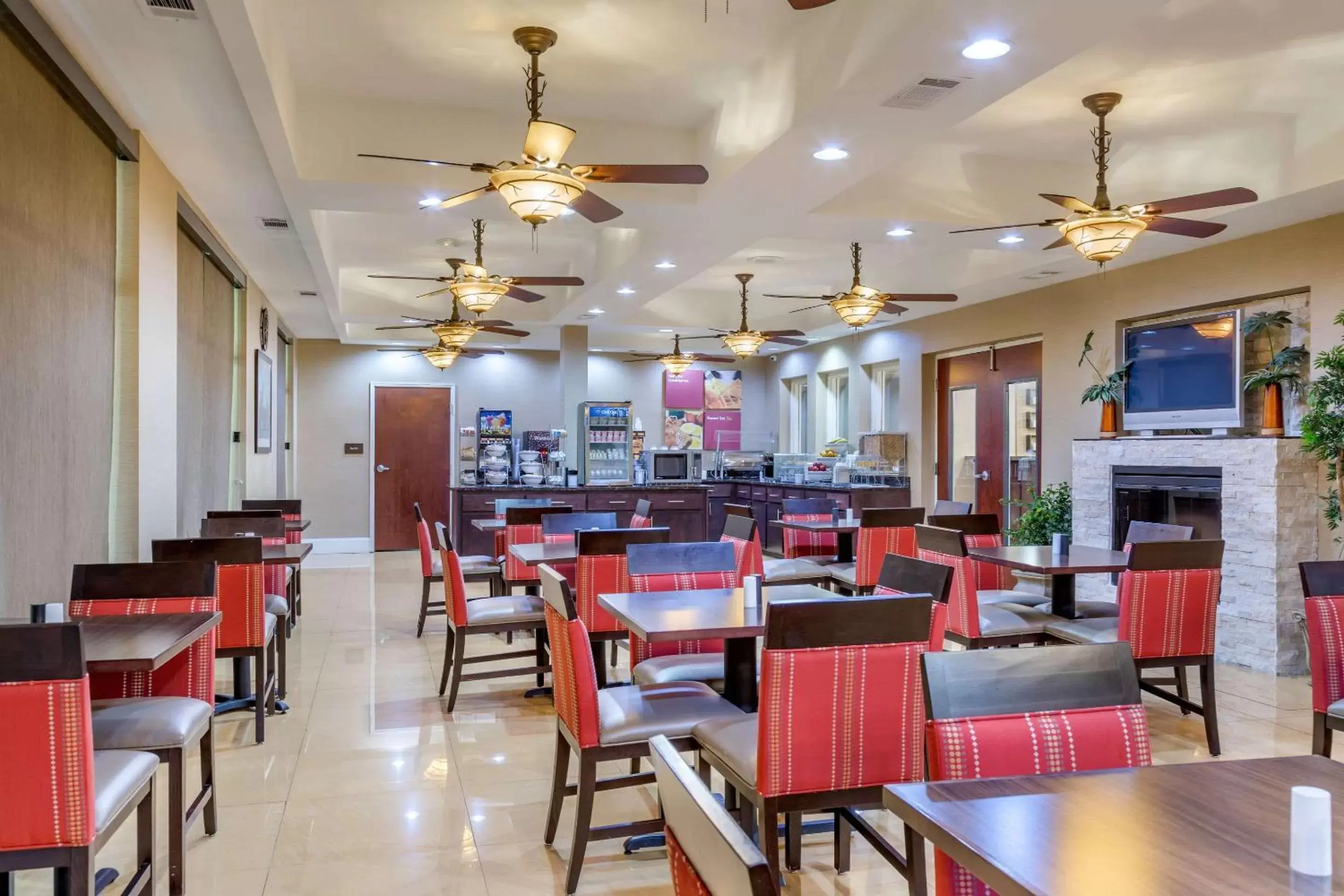 Restaurant/Places to Eat in Comfort Suites Savannah Gateway I-95