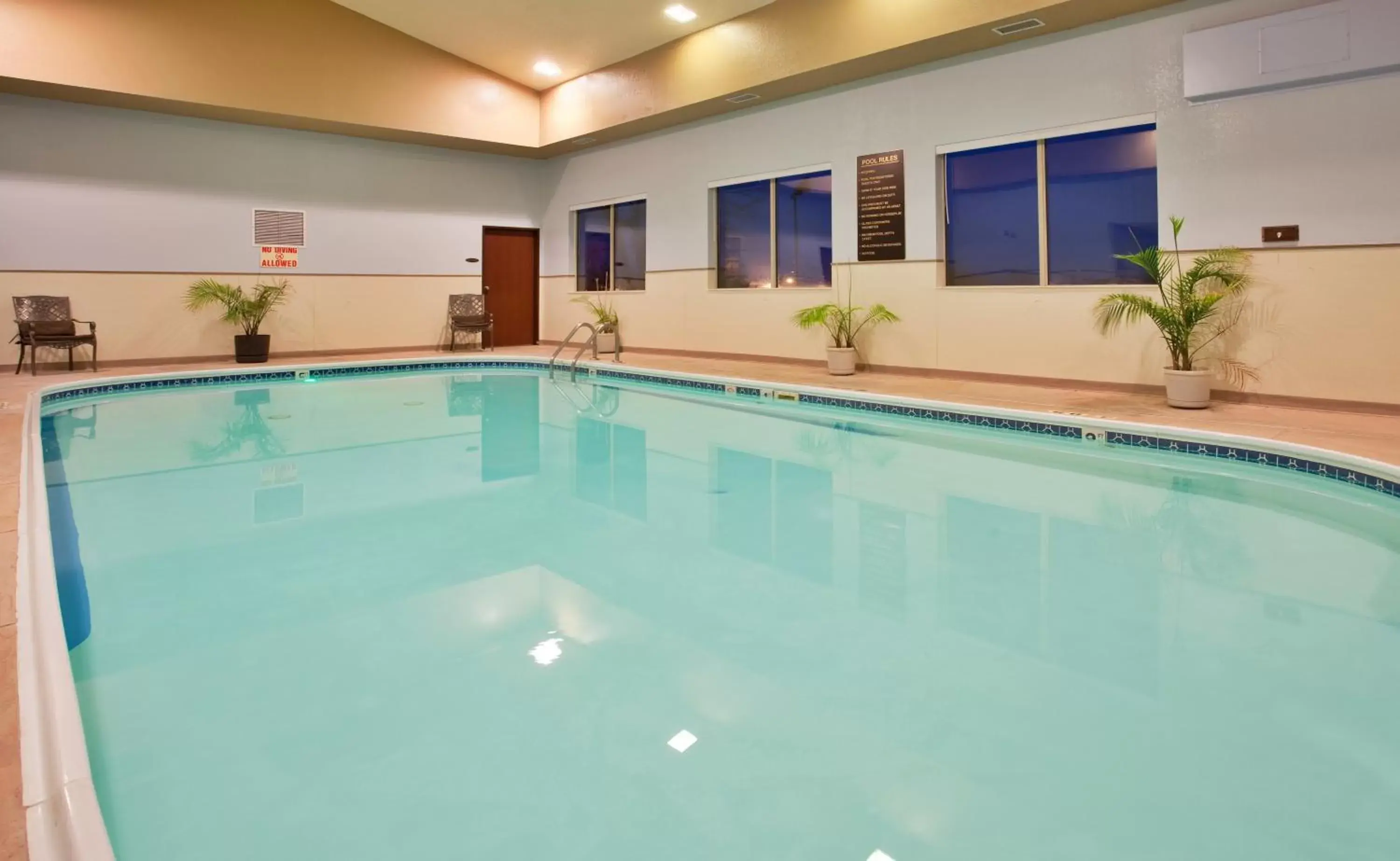 Swimming Pool in Seasons Inn & Suites Highland