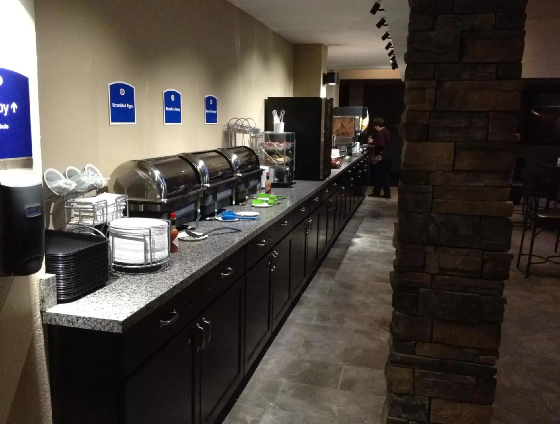 Buffet breakfast, Restaurant/Places to Eat in Boarders Inn & Suites by Cobblestone Hotels - Grand Island