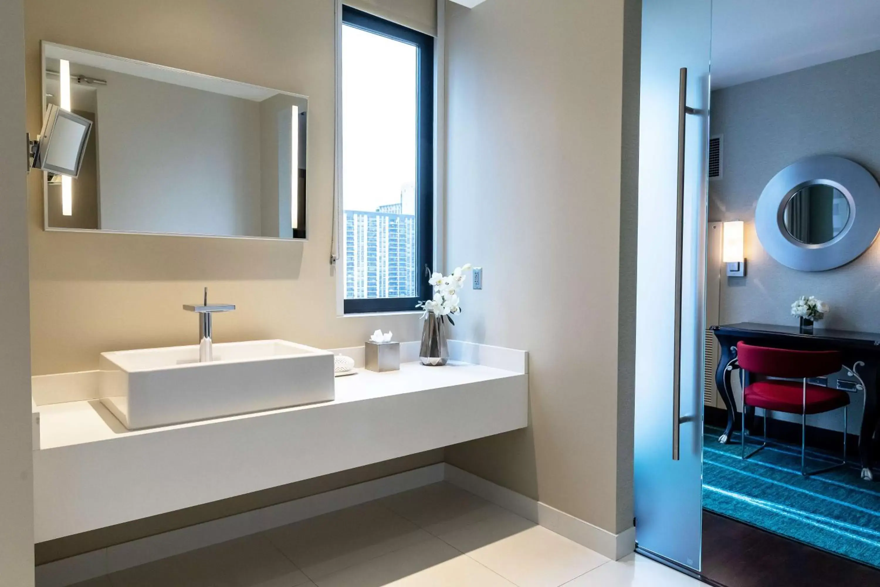 Bathroom in Radisson Blu Aqua Hotel Chicago