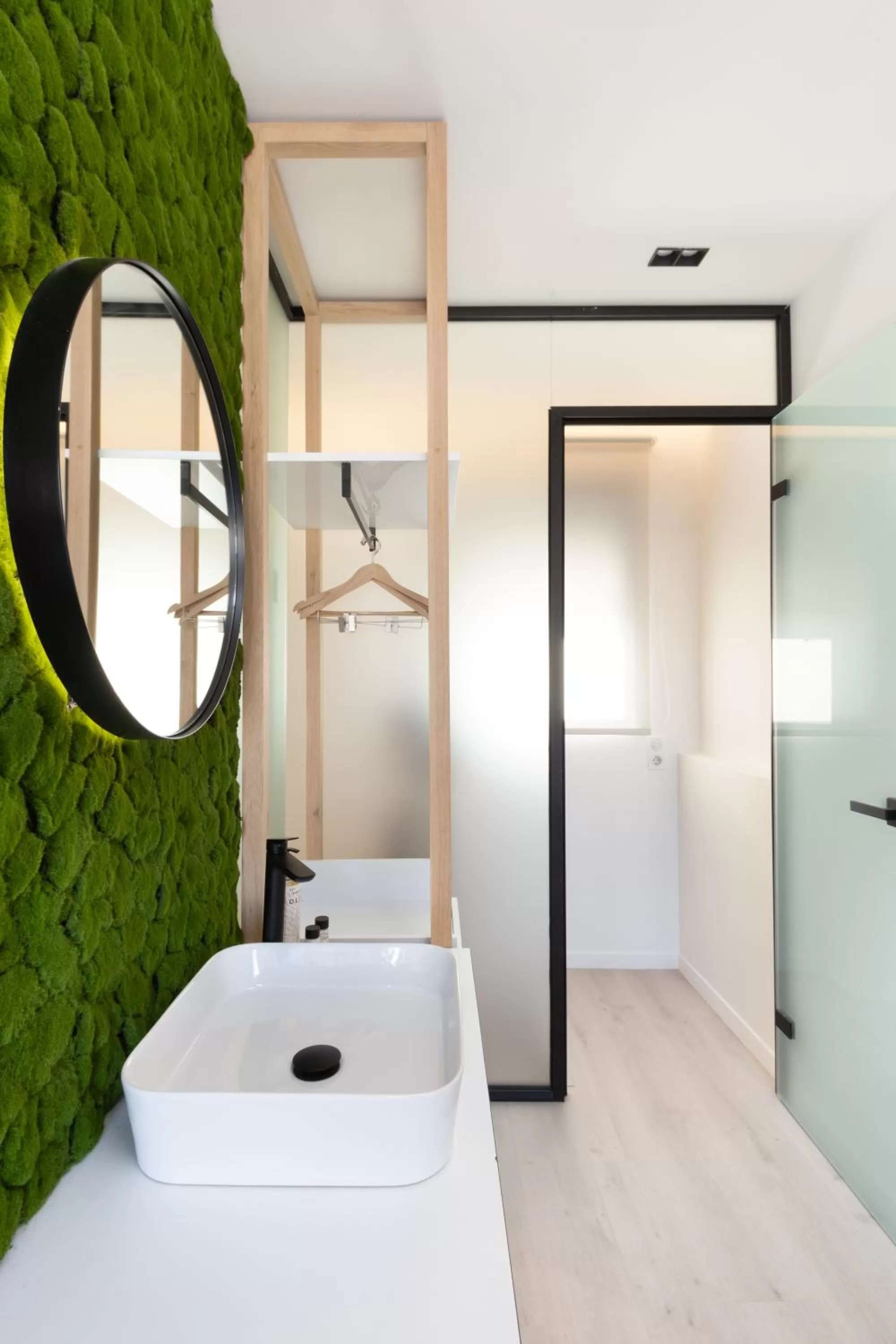 wardrobe, Bed in Incanto Boutique Suites - Neos Kosmos