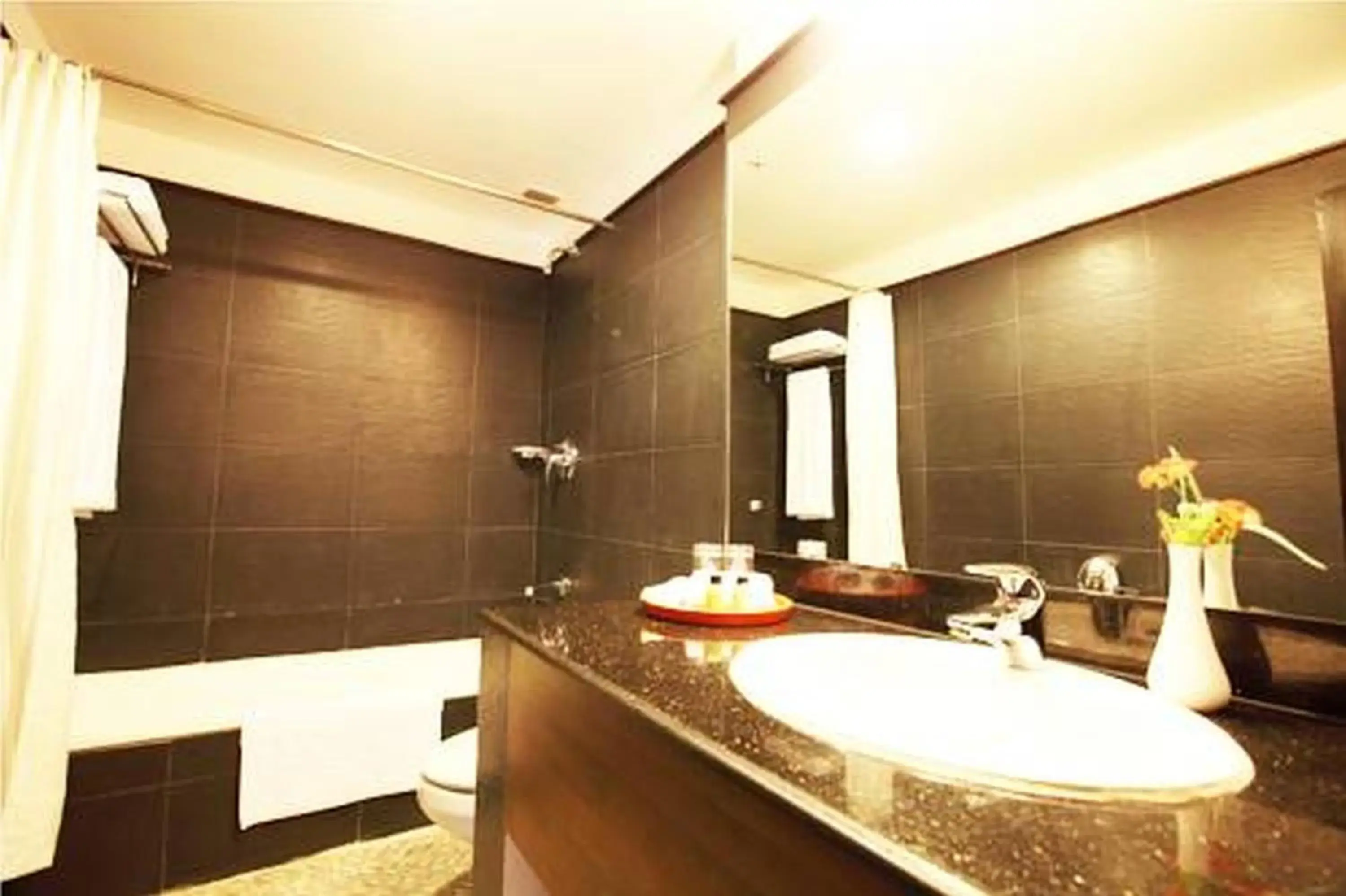 Bathroom in Hotel Tibet International