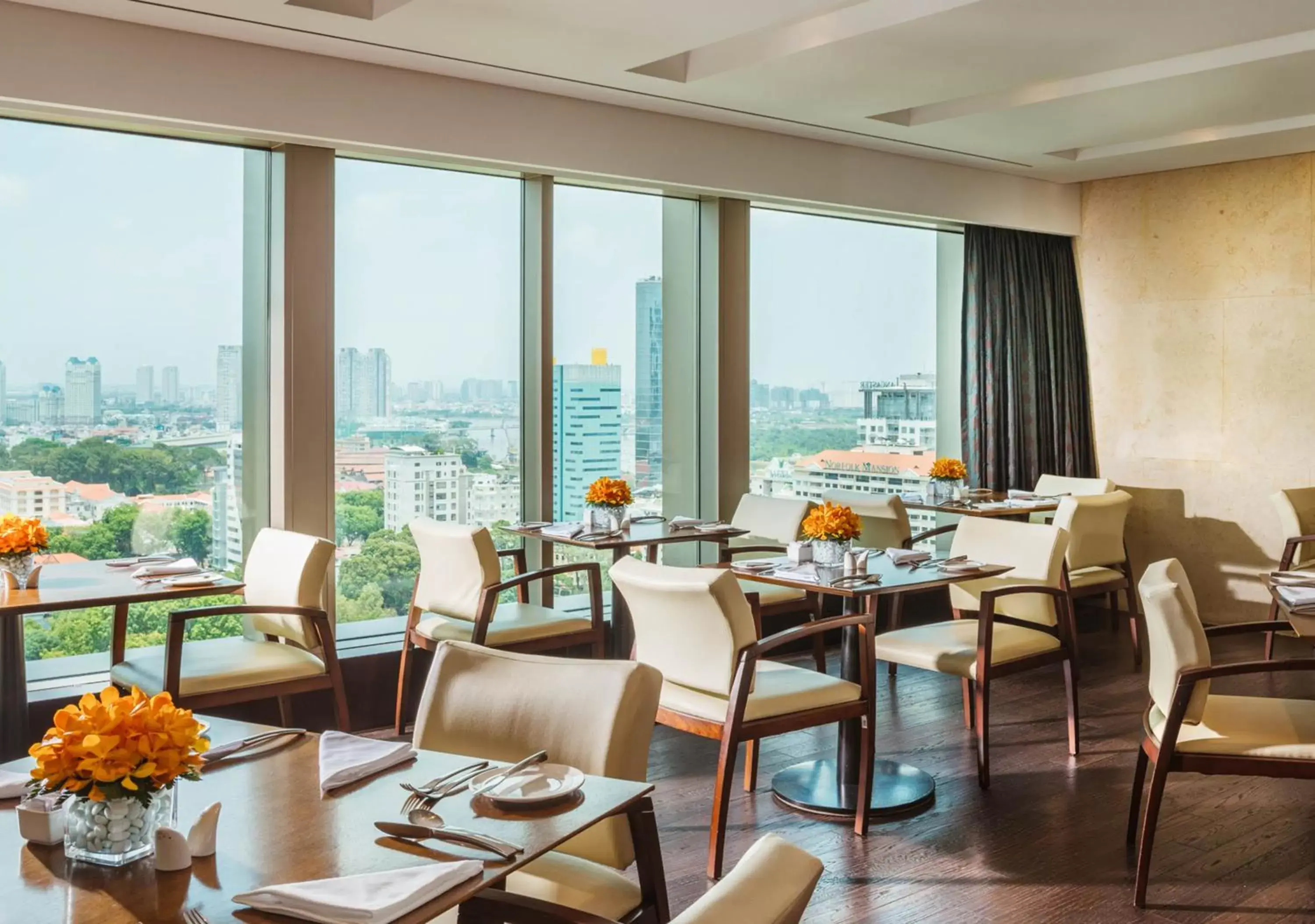 Lounge or bar, Restaurant/Places to Eat in InterContinental Saigon, an IHG Hotel