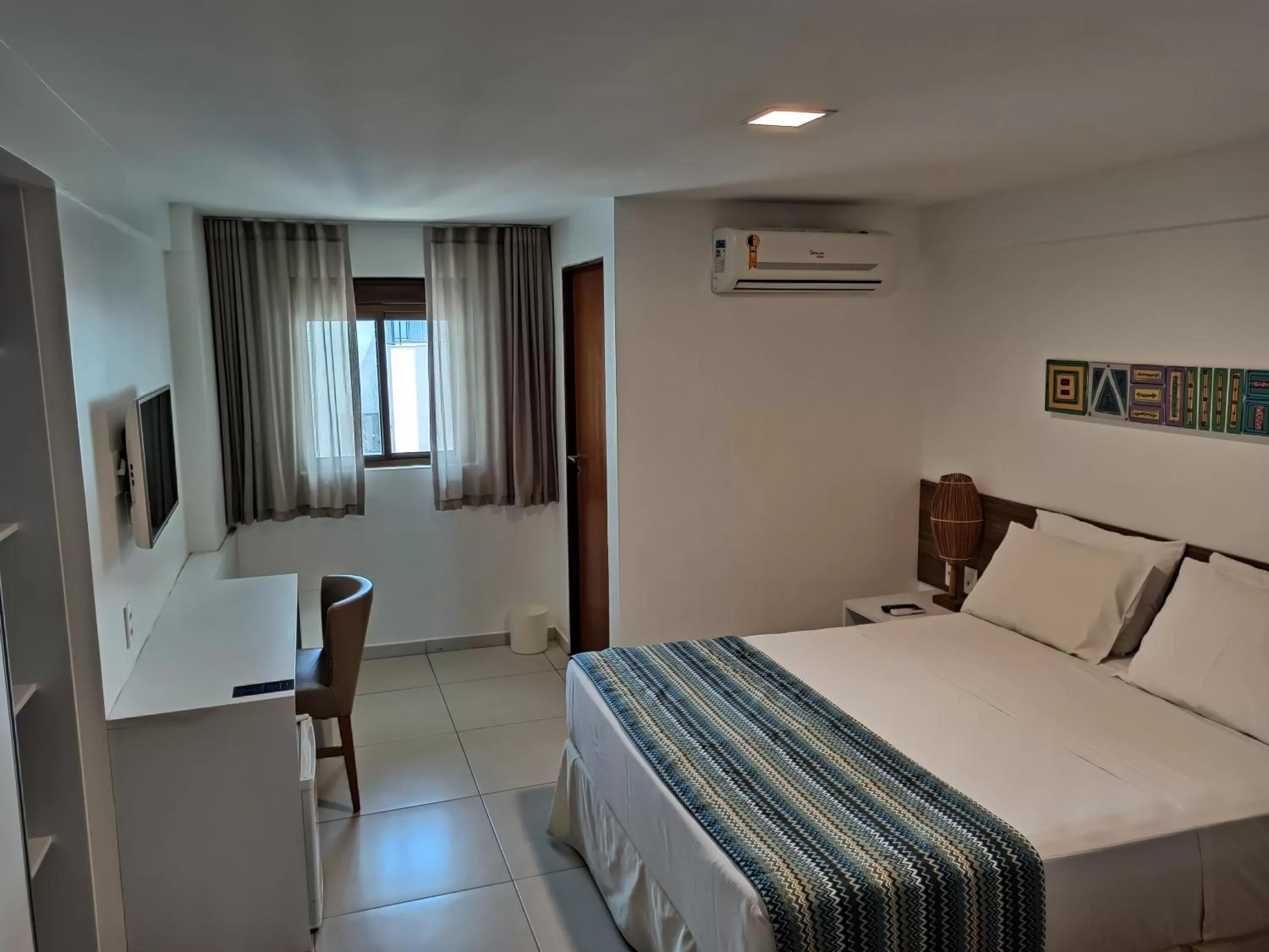 Photo of the whole room, Bed in Slim Pajuçara by Tropicalis