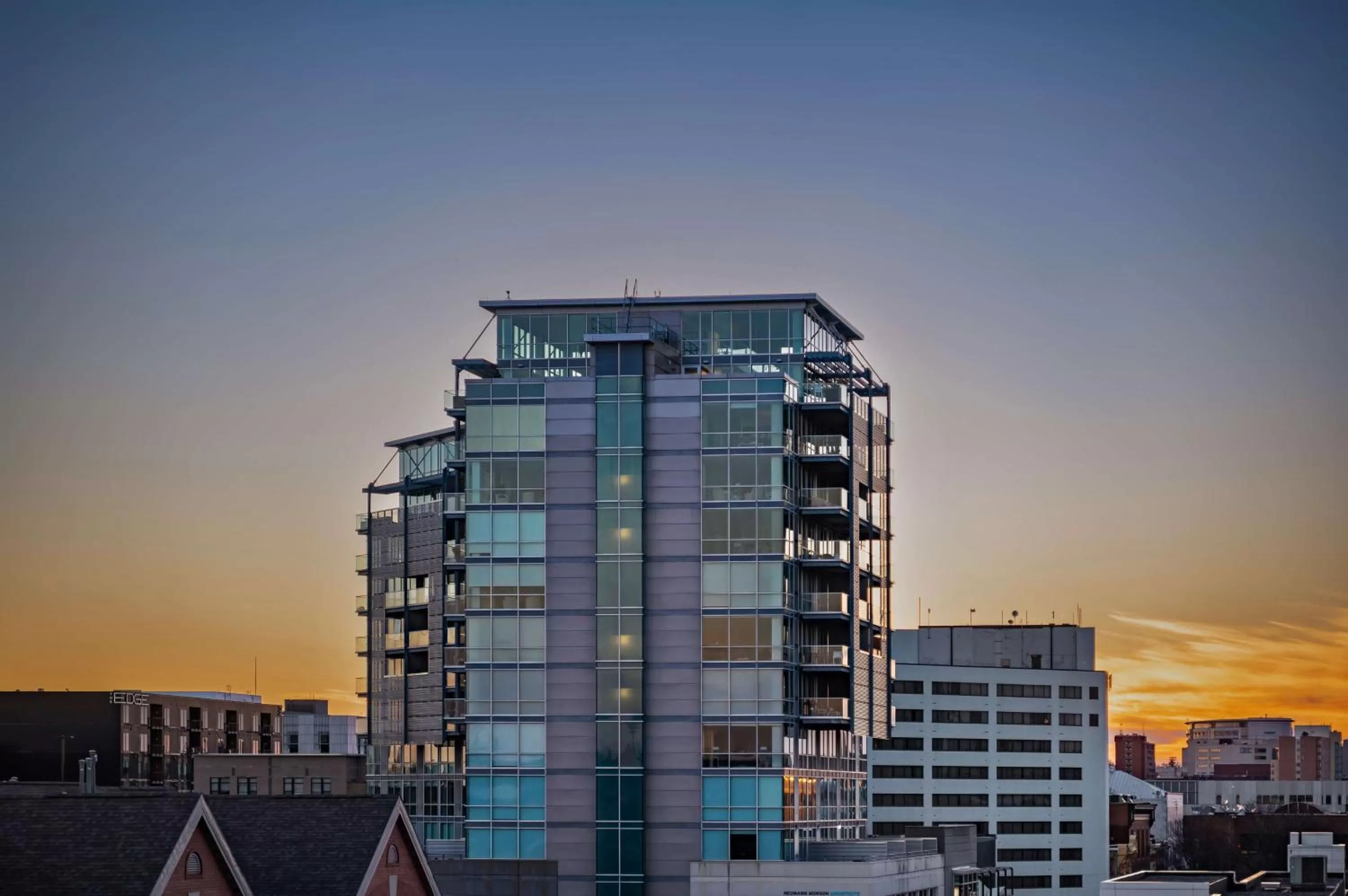 Property building in Hotelvetro Iowa City, Tapestry Collection By Hilton