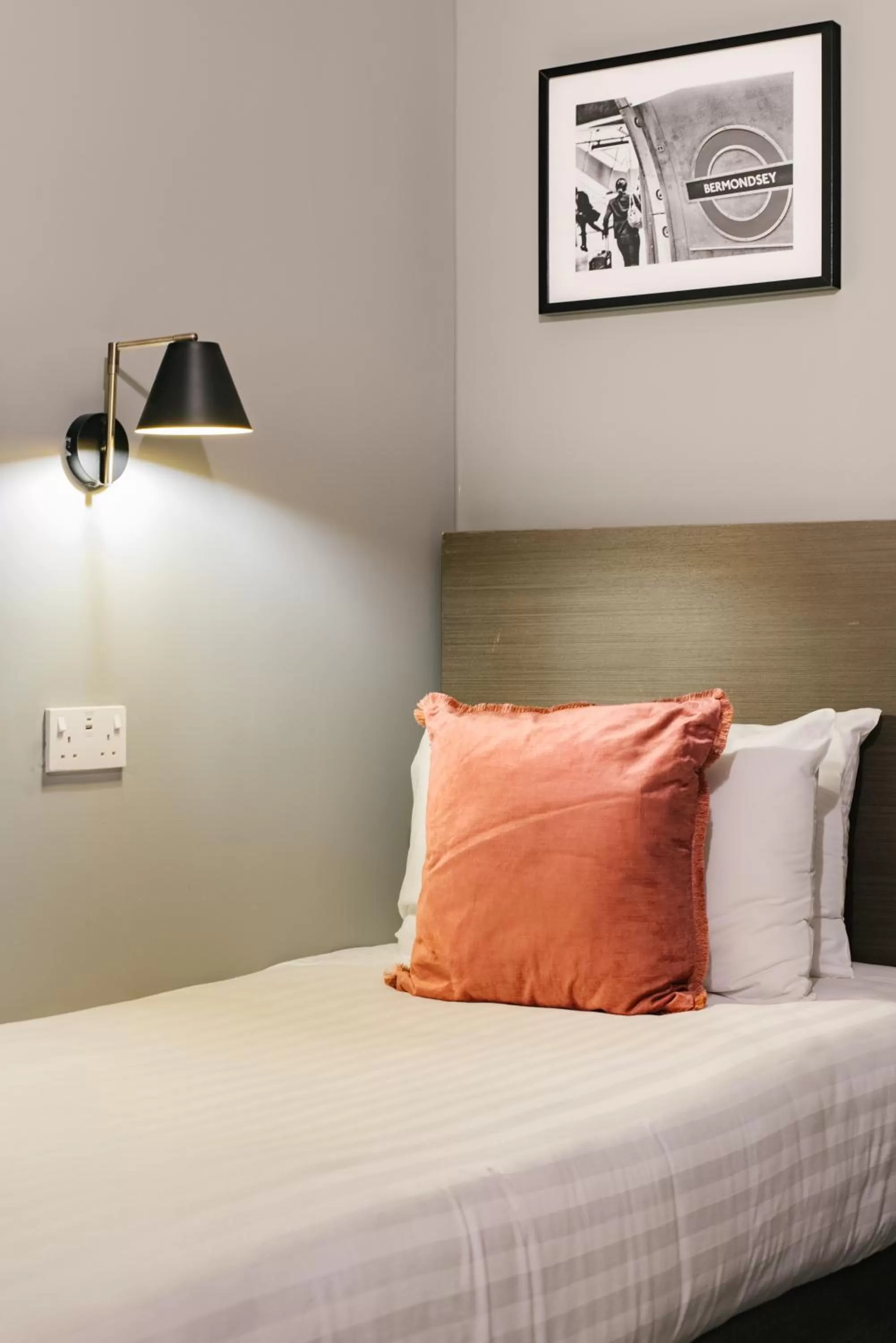 Decorative detail in TowerBridge64