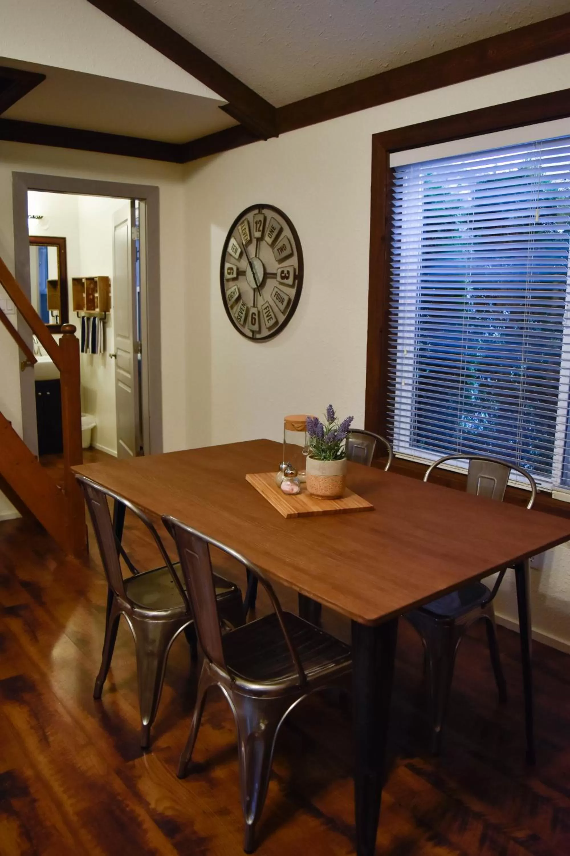 Dining area in Bramblebank Cottages