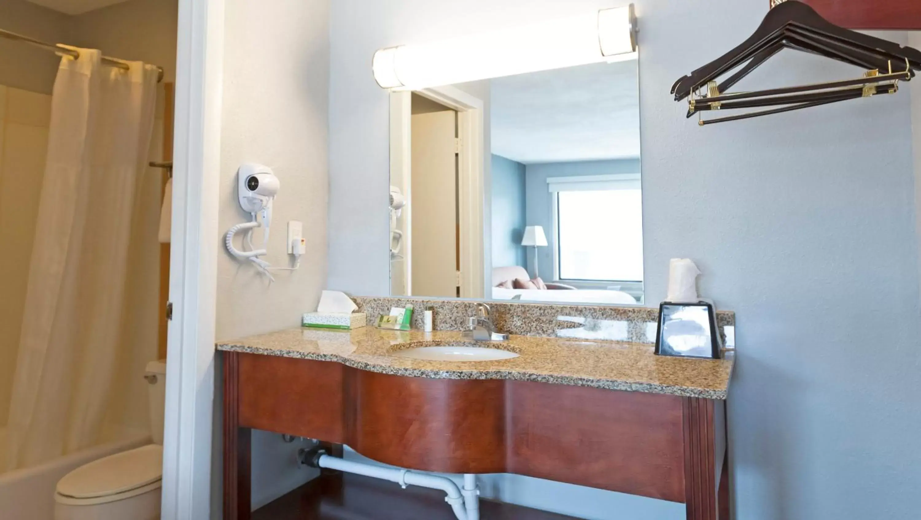 Bathroom in Sunrise Inn Williamstown