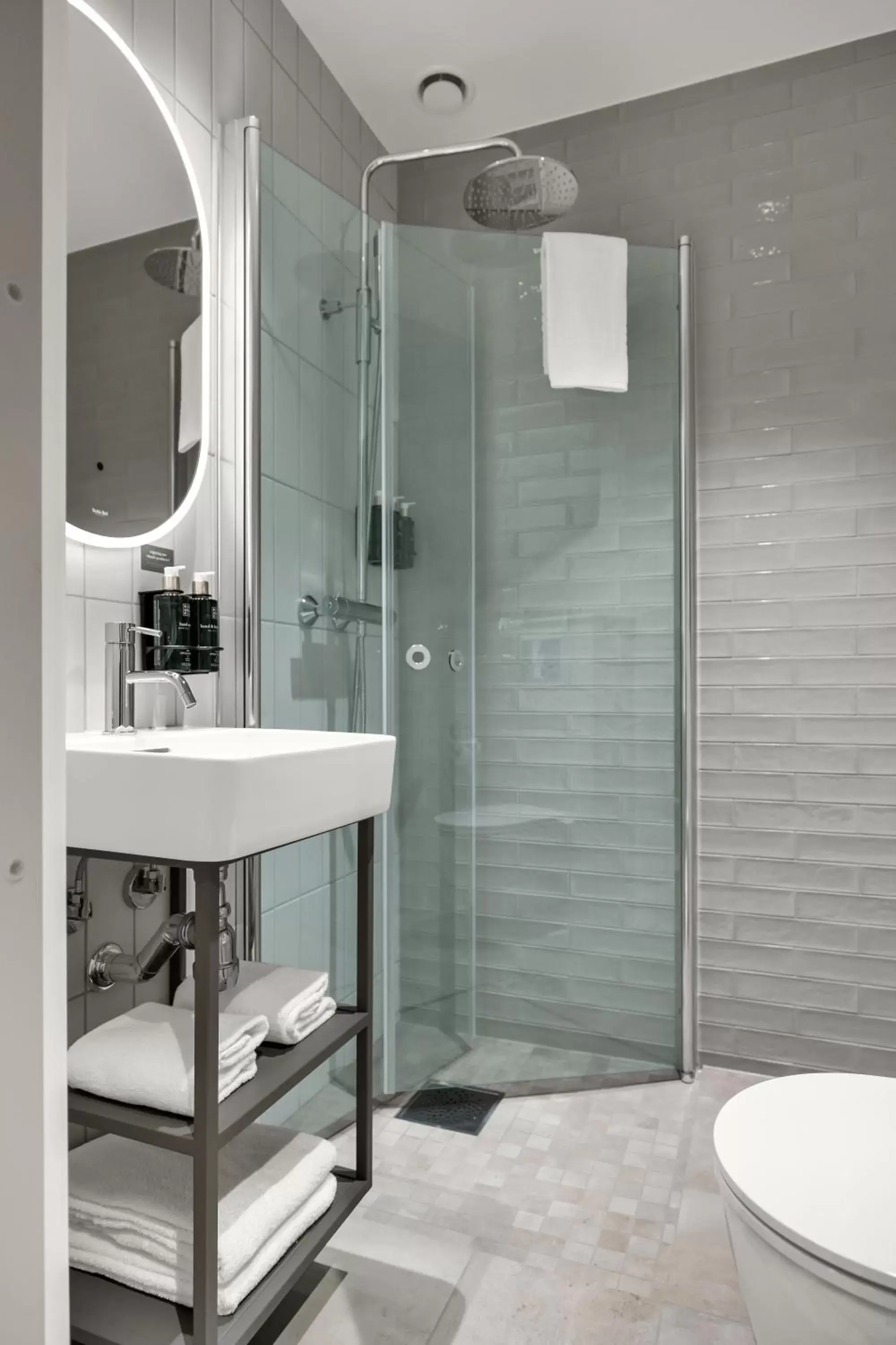 Shower, Bathroom in Clarion Collection Hotel Gabelshus
