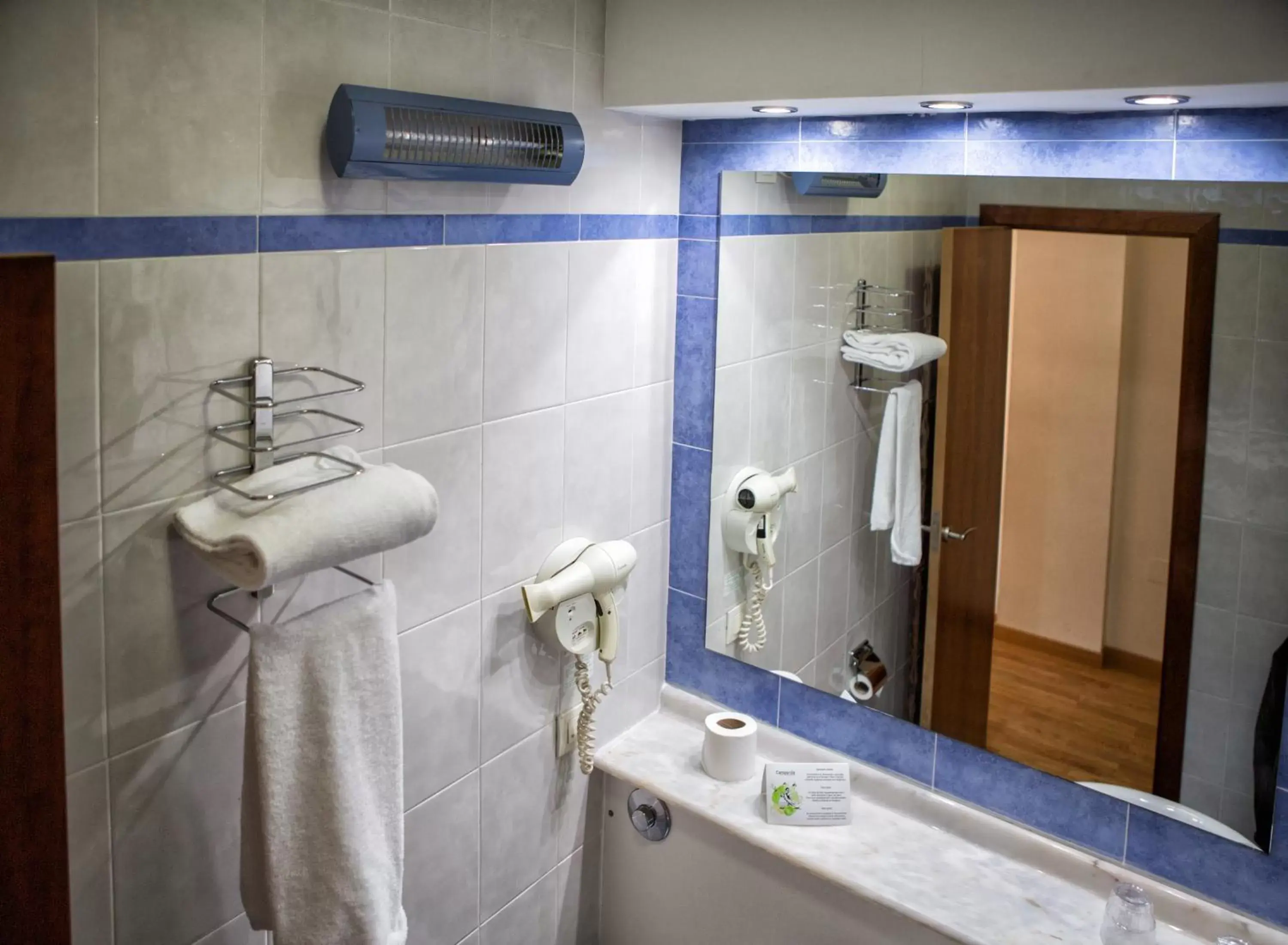 Toilet in Hotel YIT Ciudad de Elche